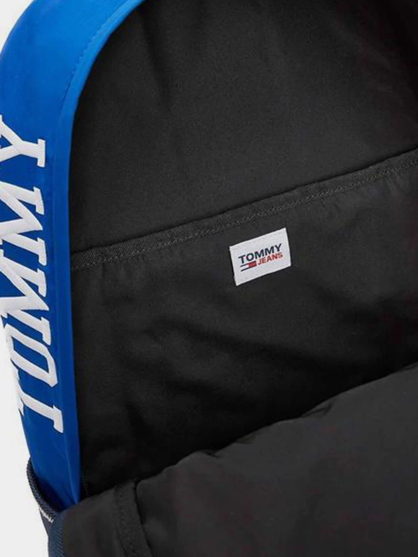 Рюкзаки Tommy Hilfiger модель AM0AM08854-CT7 Рюкзаки Tommy Hilfiger модель AM0AM08854-CT7 Фото