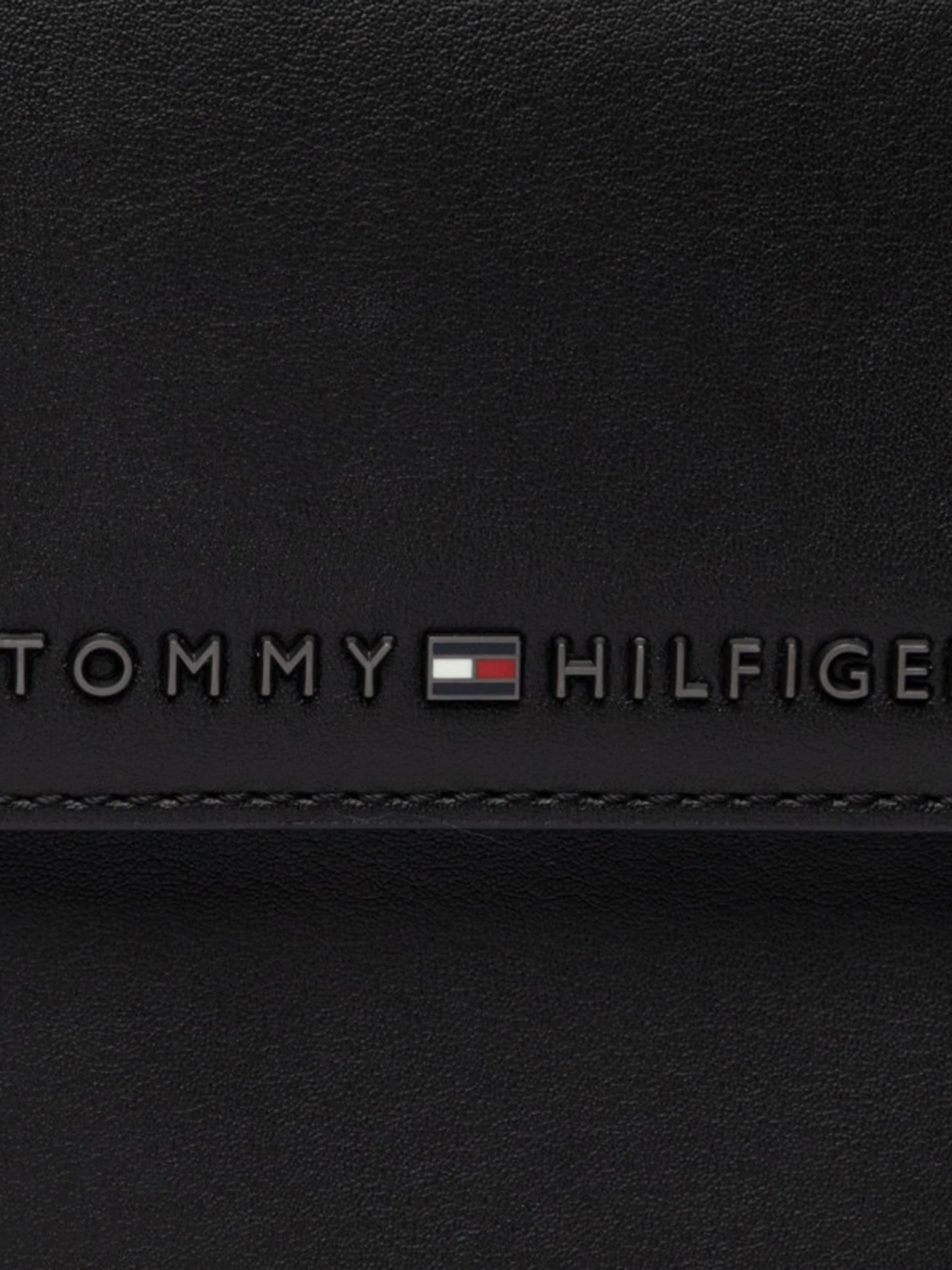 Сумки Tommy Hilfiger модель AM0AM09400-BDS Сумки Tommy Hilfiger модель AM0AM09400-BDS Фото
