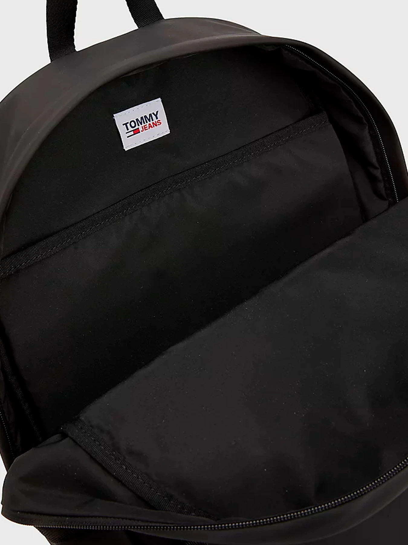 Рюкзаки Tommy Hilfiger модель AM0AM09707-BDS Рюкзаки Tommy Hilfiger модель AM0AM09707-BDS Фото