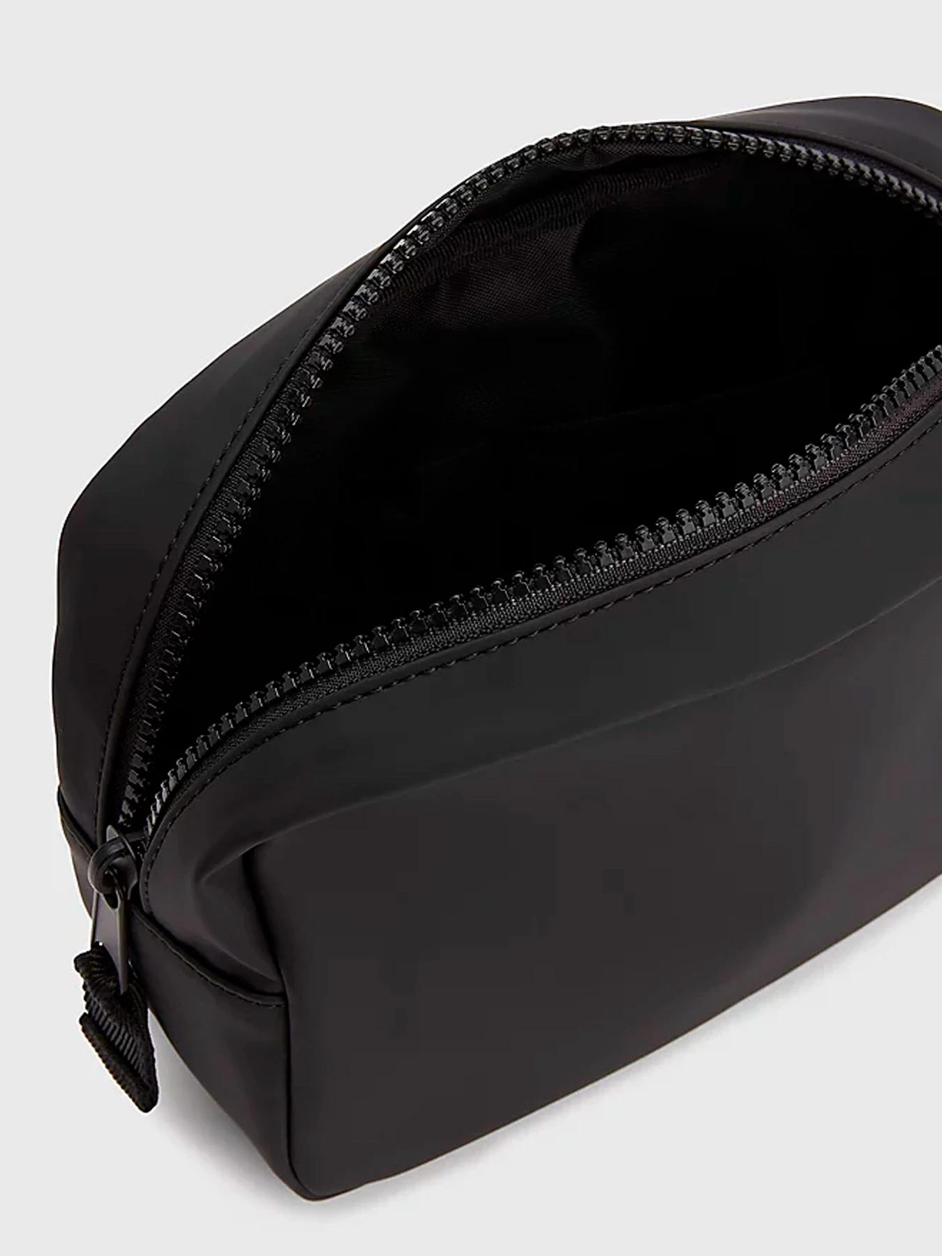 Косметичка Tommy Hilfiger Tommy Hilfiger модель AM0AM10414-BDS Косметичка Tommy Hilfiger Tommy Hilfiger модель AM0AM10414-BDS Фото