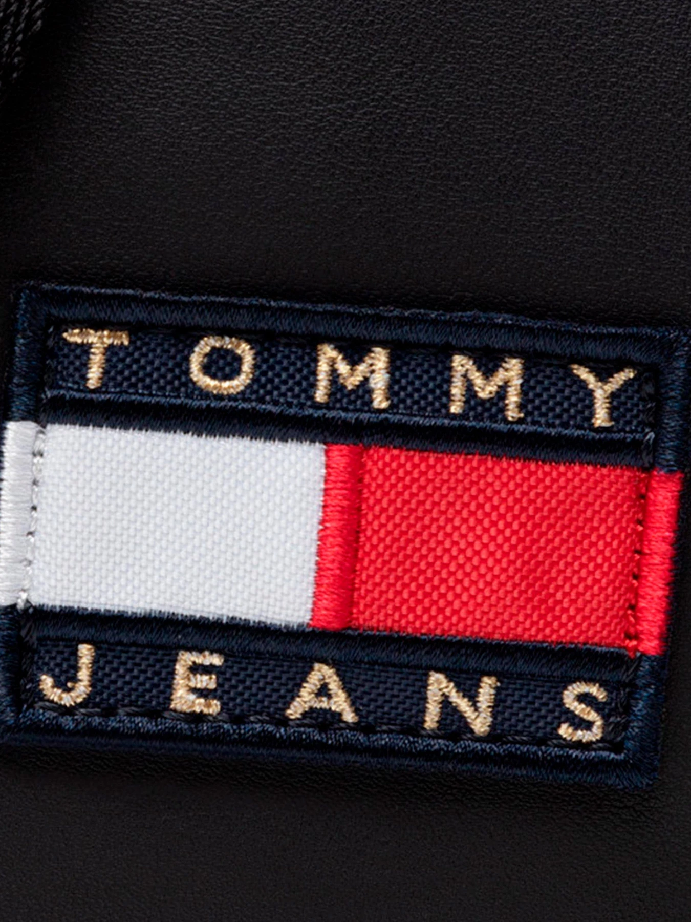 Сумки Tommy Hilfiger модель AW0AW10899-BDS Сумки Tommy Hilfiger модель AW0AW10899-BDS Фото