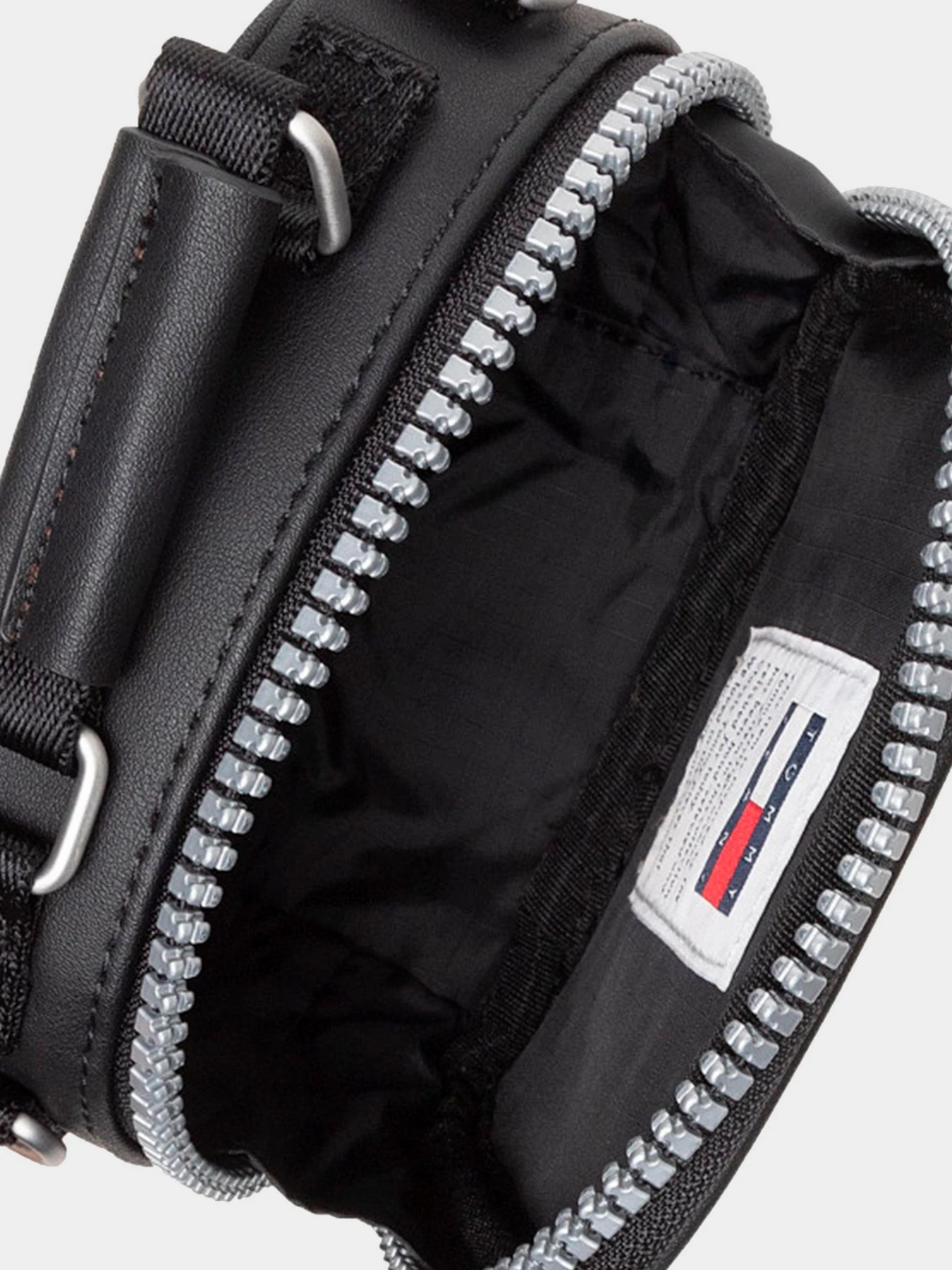 Сумки Tommy Hilfiger модель AW0AW10899-BDS Сумки Tommy Hilfiger модель AW0AW10899-BDS Фото