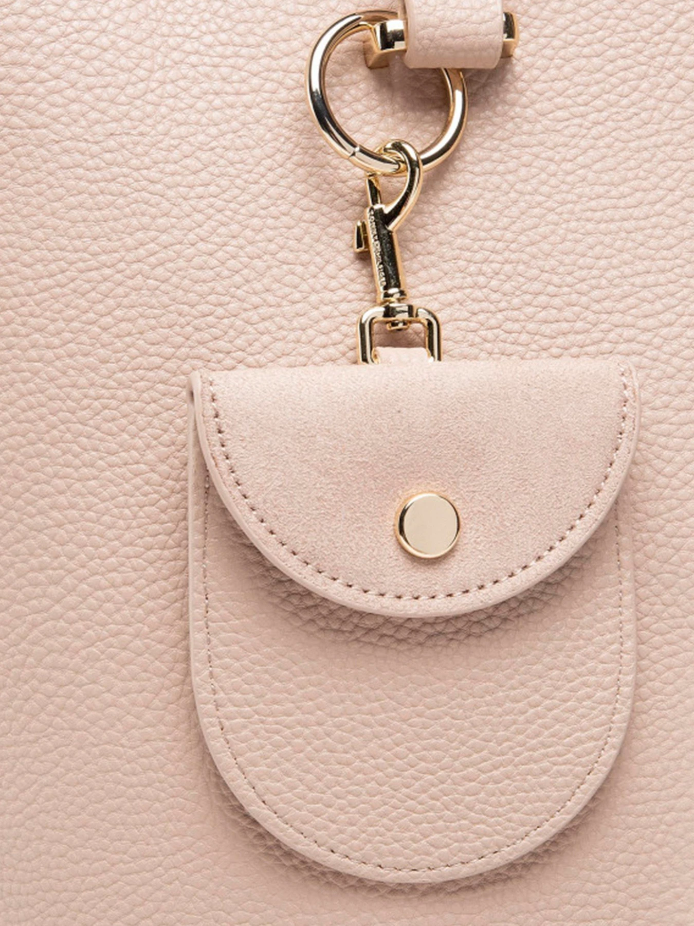 Сумки Tommy Hilfiger модель AW0AW10950-RA0 Сумки Tommy Hilfiger модель AW0AW10950-RA0 Фото