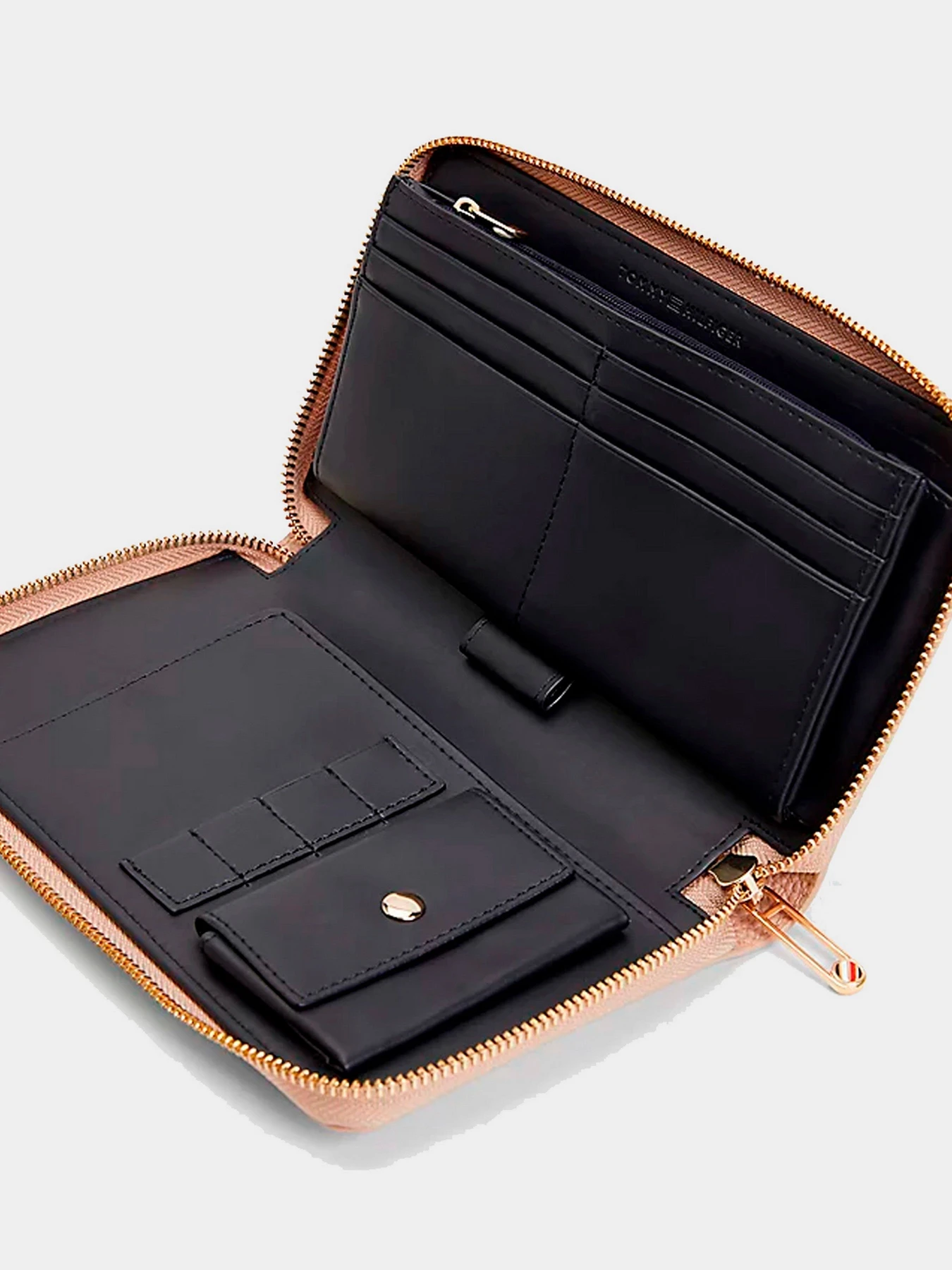 Кошельки Tommy Hilfiger модель AW0AW10970-0F4 Кошельки Tommy Hilfiger модель AW0AW10970-0F4 Фото