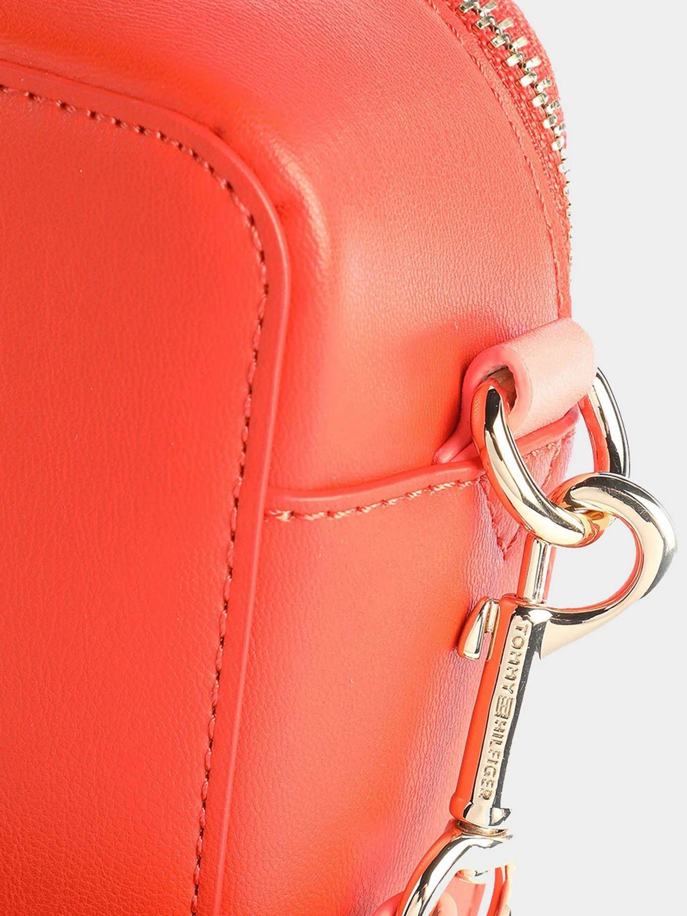 Сумки Tommy Hilfiger модель AW0AW11997-SN2 Сумки Tommy Hilfiger модель AW0AW11997-SN2 Фото