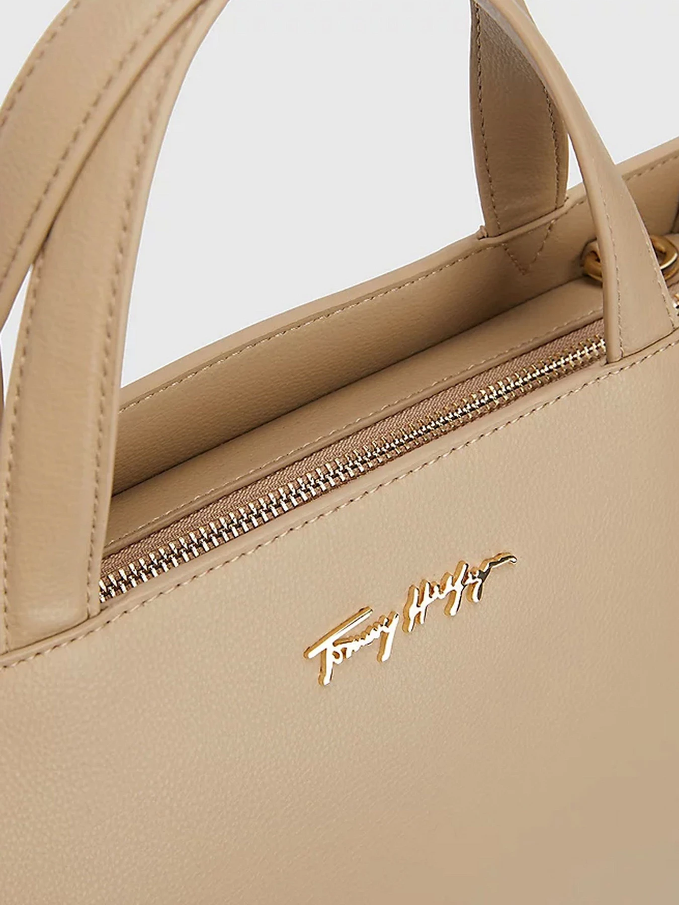 Сумки Tommy Hilfiger модель AW0AW12014-AEG Сумки Tommy Hilfiger модель AW0AW12014-AEG Фото