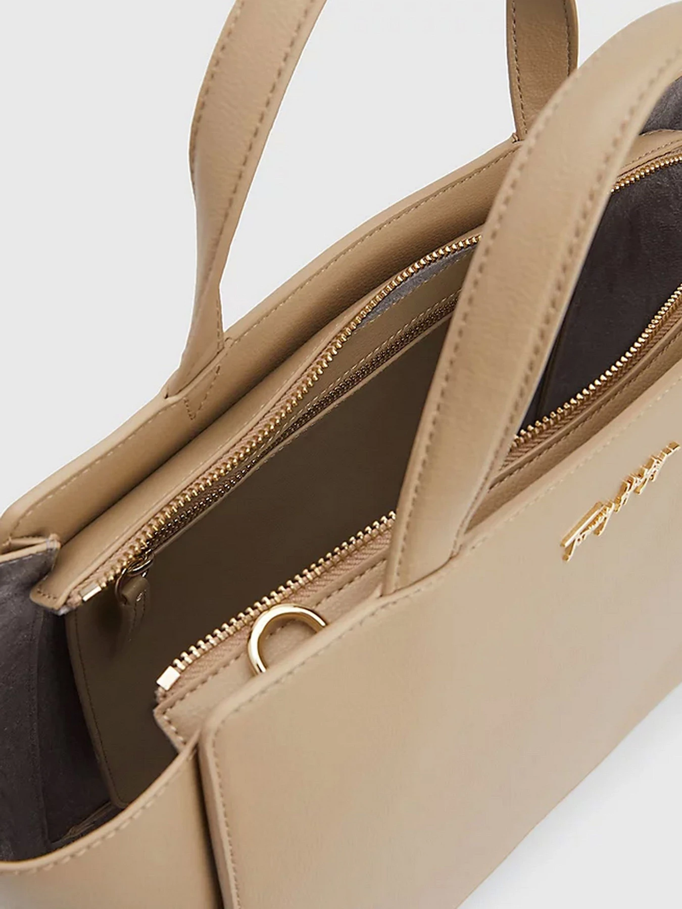 Сумки Tommy Hilfiger модель AW0AW12014-AEG Сумки Tommy Hilfiger модель AW0AW12014-AEG Фото