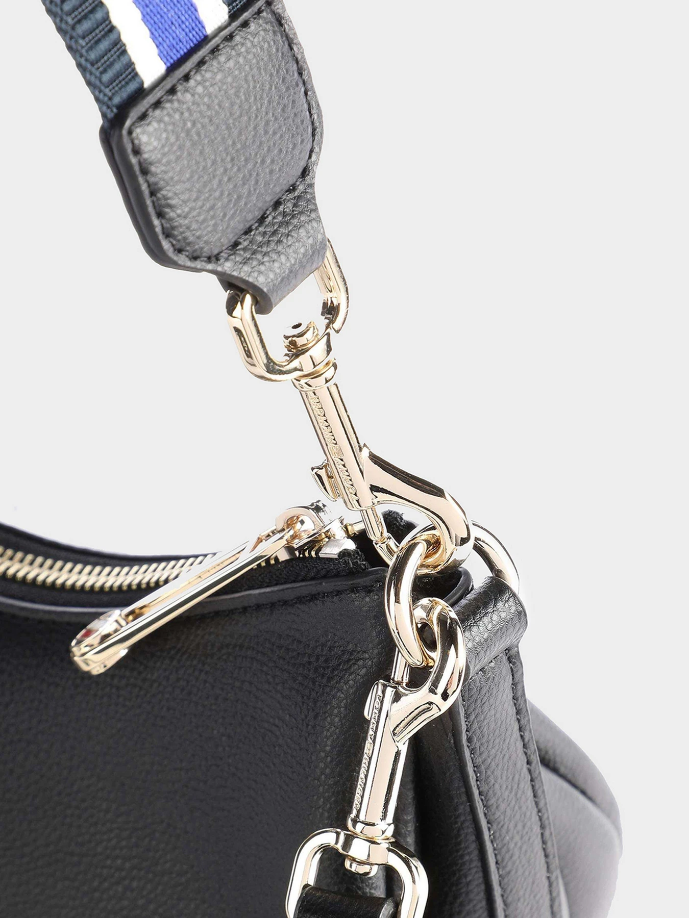 Сумки Tommy Hilfiger модель AW0AW13135-BDS Сумки Tommy Hilfiger модель AW0AW13135-BDS Фото