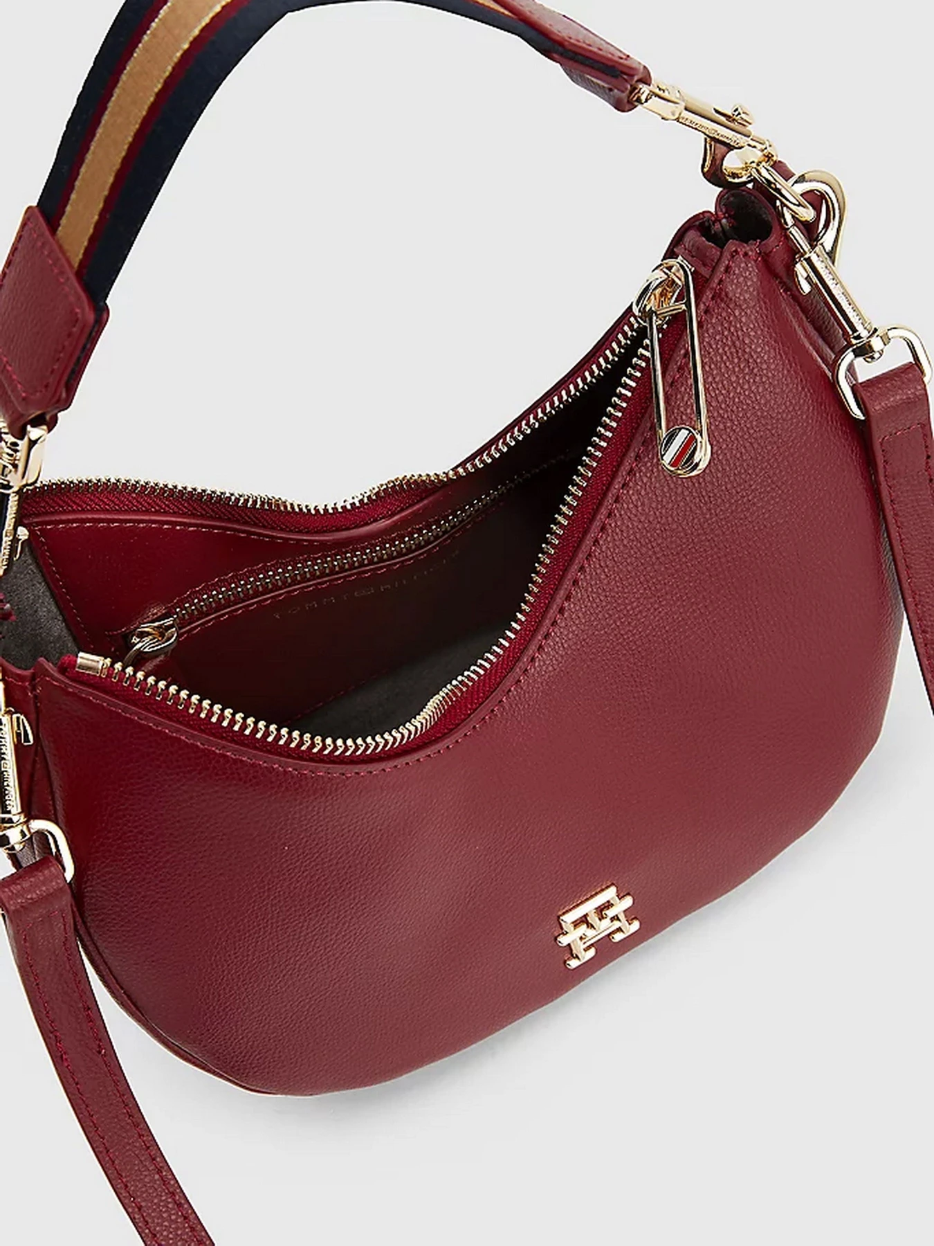 Сумки Tommy Hilfiger модель AW0AW13135-XJS Сумки Tommy Hilfiger модель AW0AW13135-XJS Фото