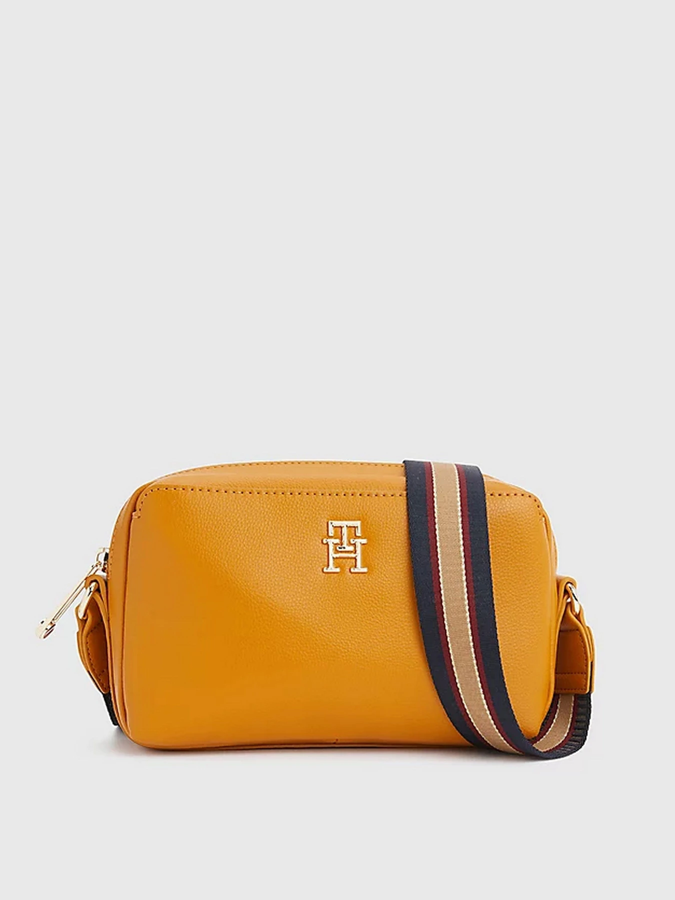 Сумки Tommy Hilfiger модель AW0AW13136-KD0 Сумки Tommy Hilfiger модель AW0AW13136-KD0 Фото