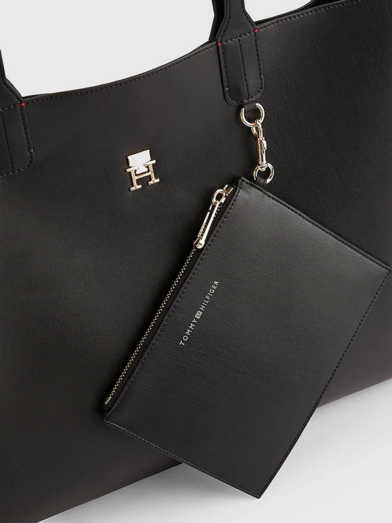Сумки Tommy Hilfiger модель AW0AW13142-BDS Сумки Tommy Hilfiger модель AW0AW13142-BDS Фото