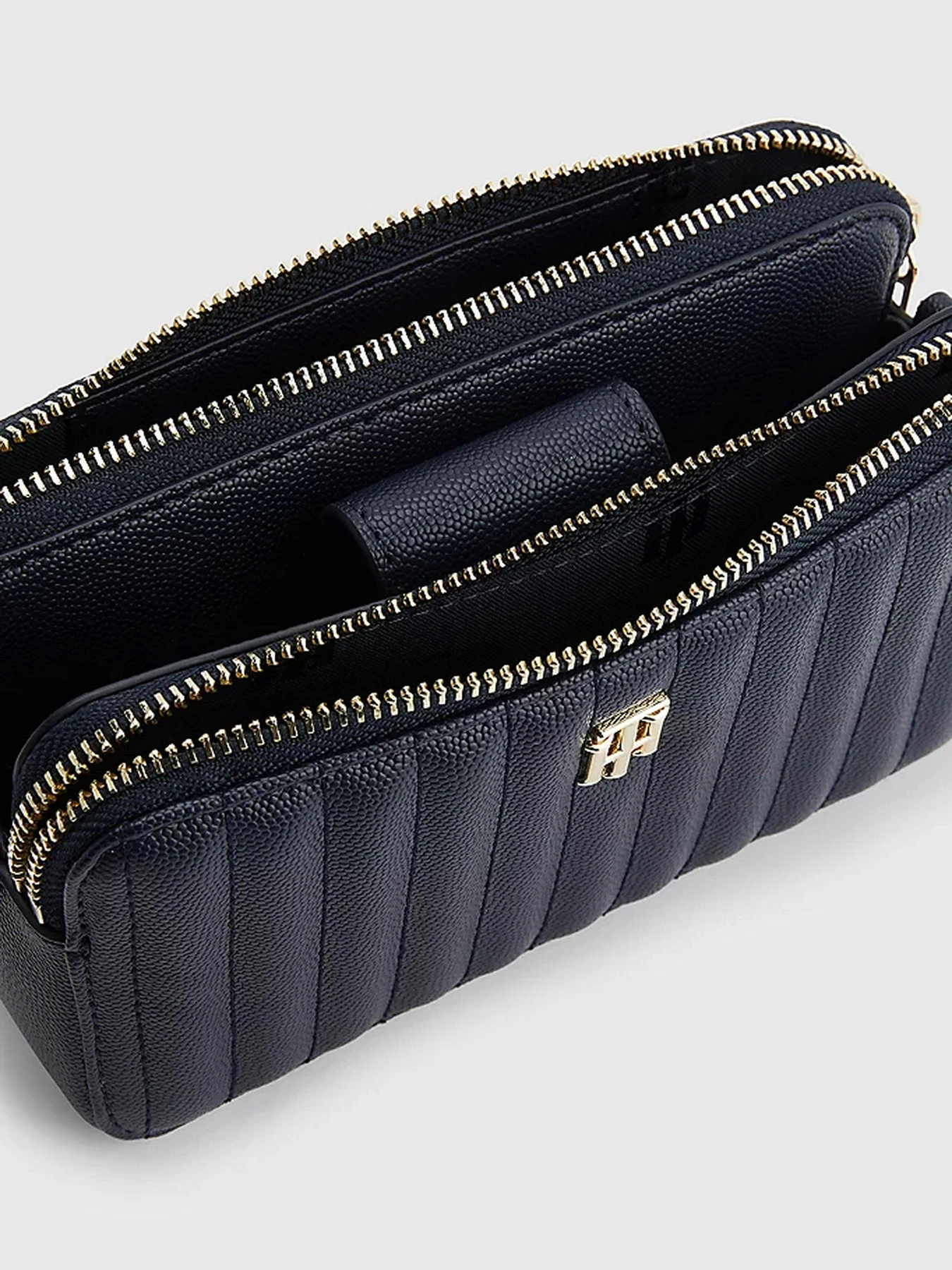 Сумки Tommy Hilfiger модель AW0AW13143-DW6 Фото
