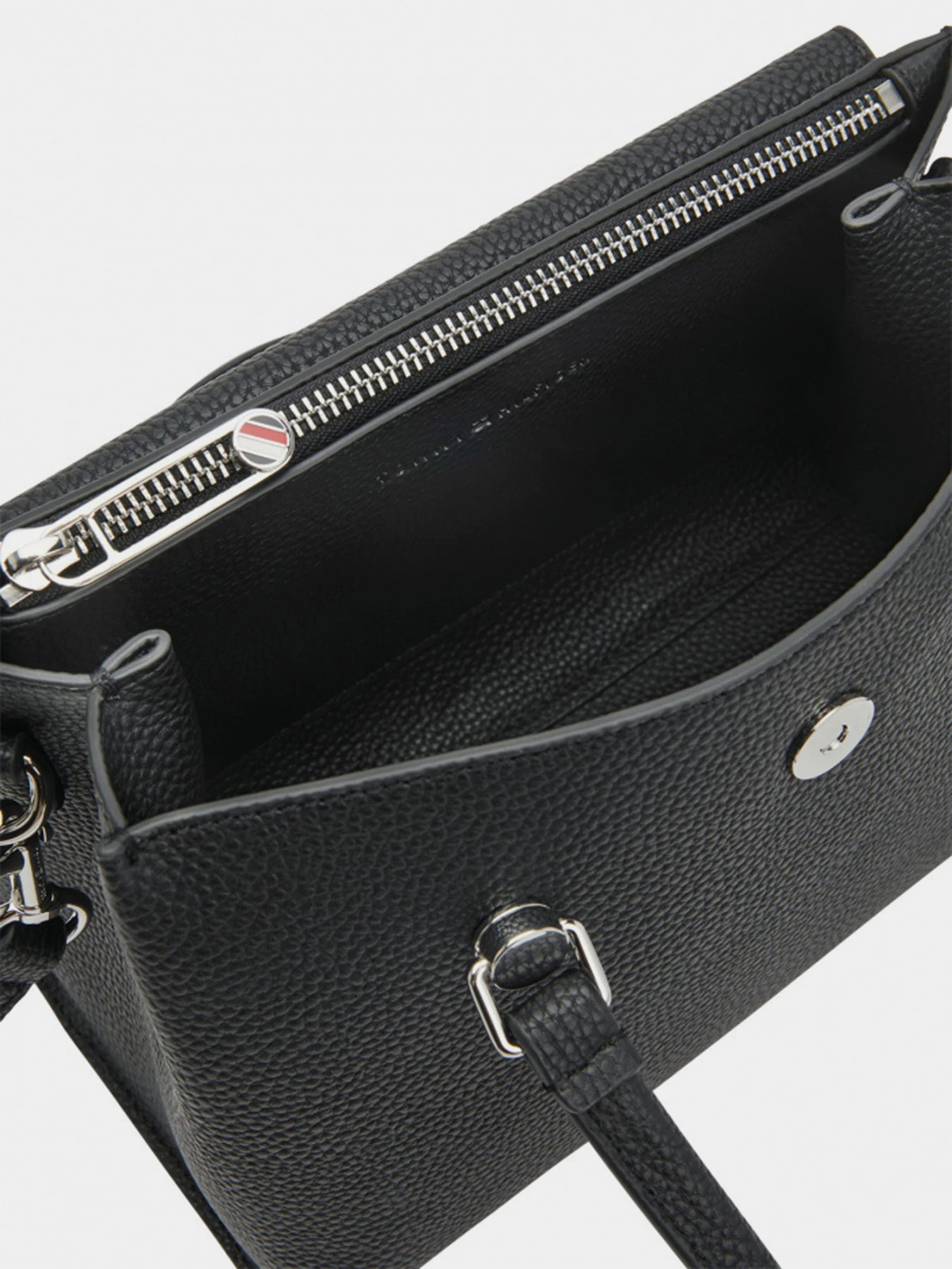 Сумки Tommy Hilfiger модель AW0AW13157-BDS Сумки Tommy Hilfiger модель AW0AW13157-BDS Фото