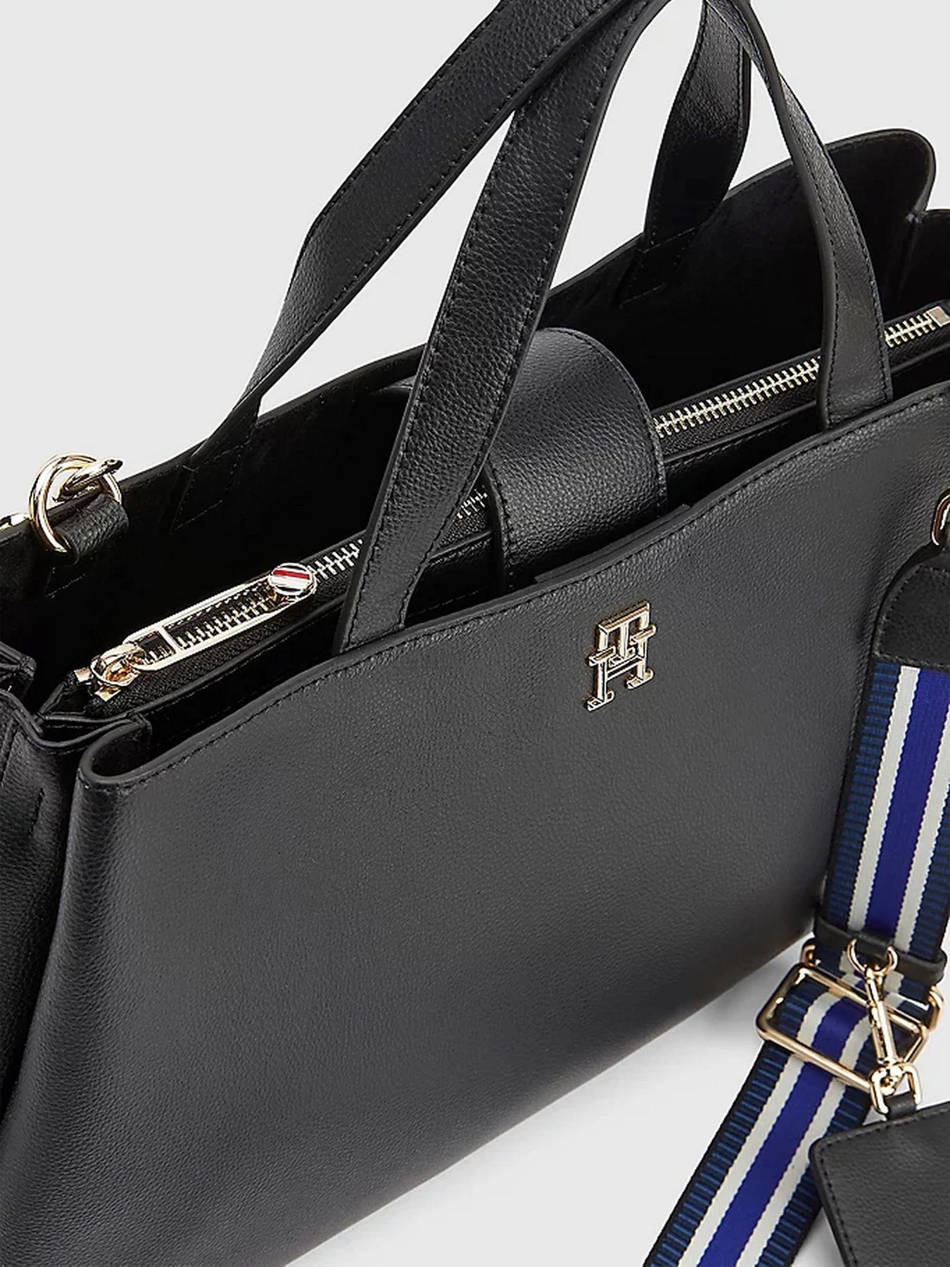 Сумки Tommy Hilfiger модель AW0AW13409-BDS Сумки Tommy Hilfiger модель AW0AW13409-BDS Фото