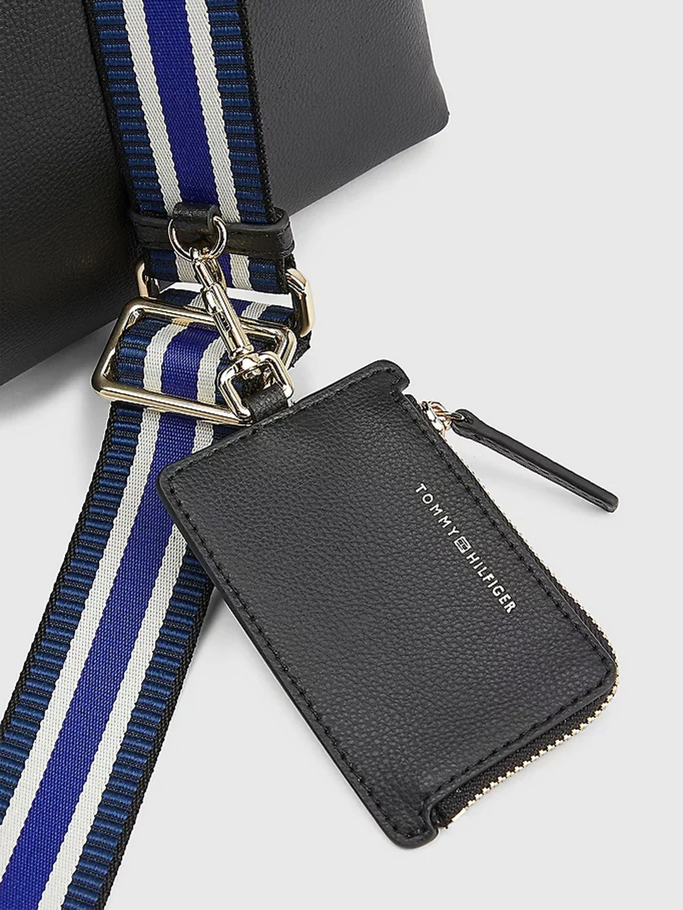 Сумки Tommy Hilfiger модель AW0AW13409-BDS Сумки Tommy Hilfiger модель AW0AW13409-BDS Фото