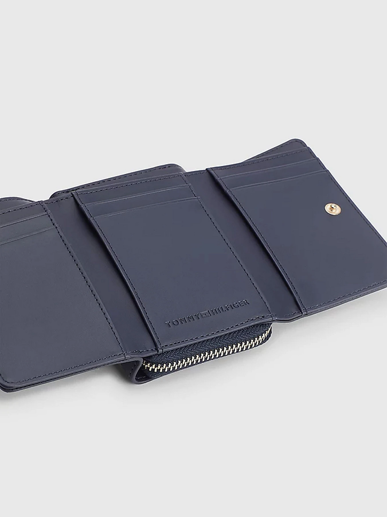 Кошельки Tommy Hilfiger модель AW0AW13650-DW6 Кошельки Tommy Hilfiger модель AW0AW13650-DW6 Фото