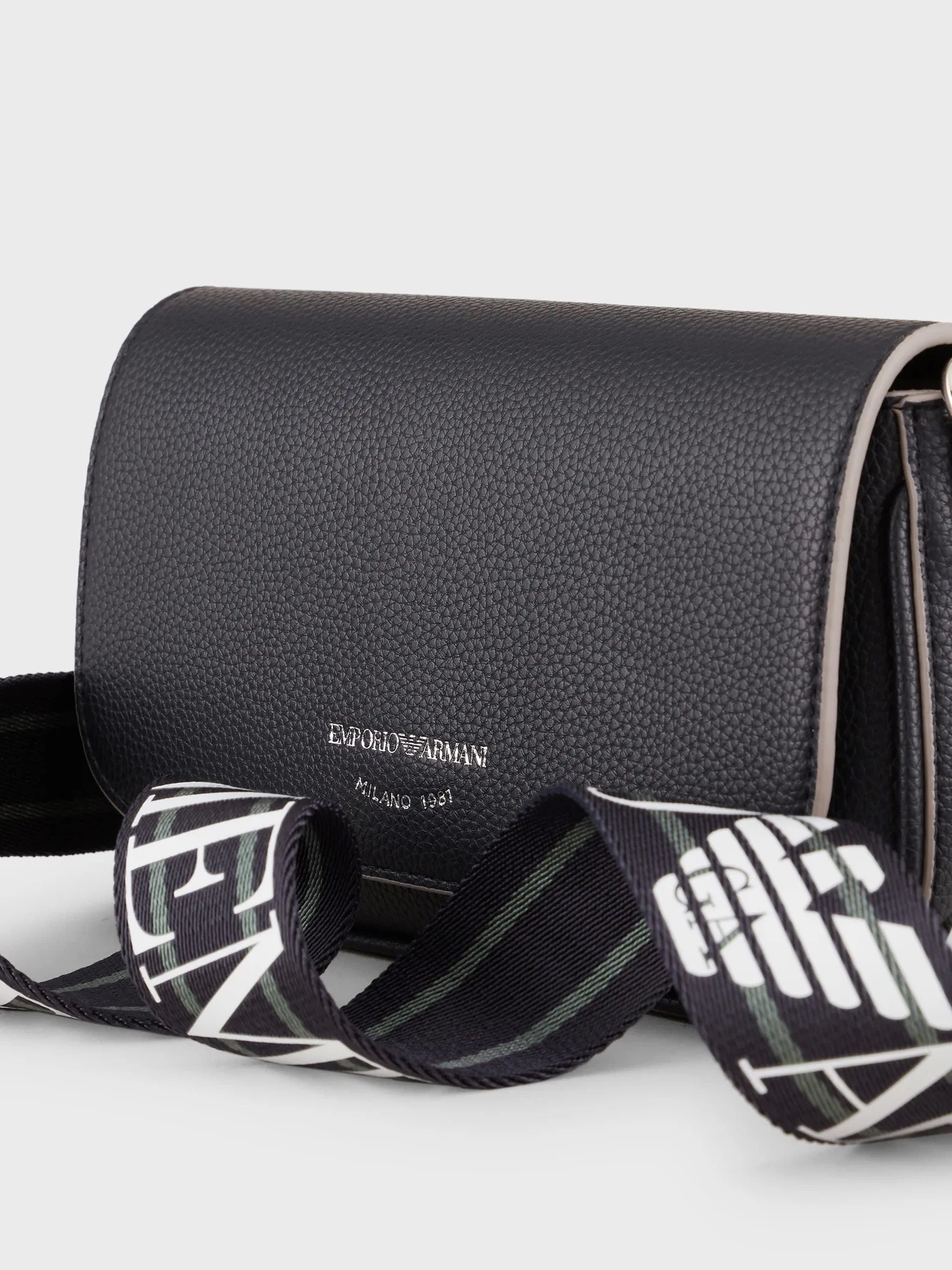 Сумки Emporio Armani модель Y3H294-YFO5E-89374 Фото