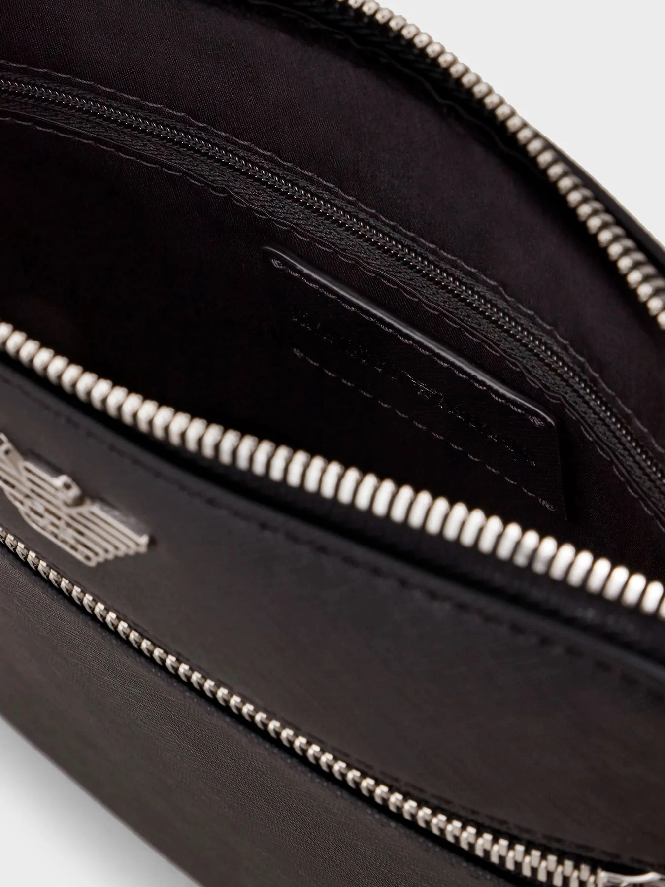 Сумки Emporio Armani модель Y4M185-Y138E-81072 Сумки Emporio Armani модель Y4M185-Y138E-81072 Фото