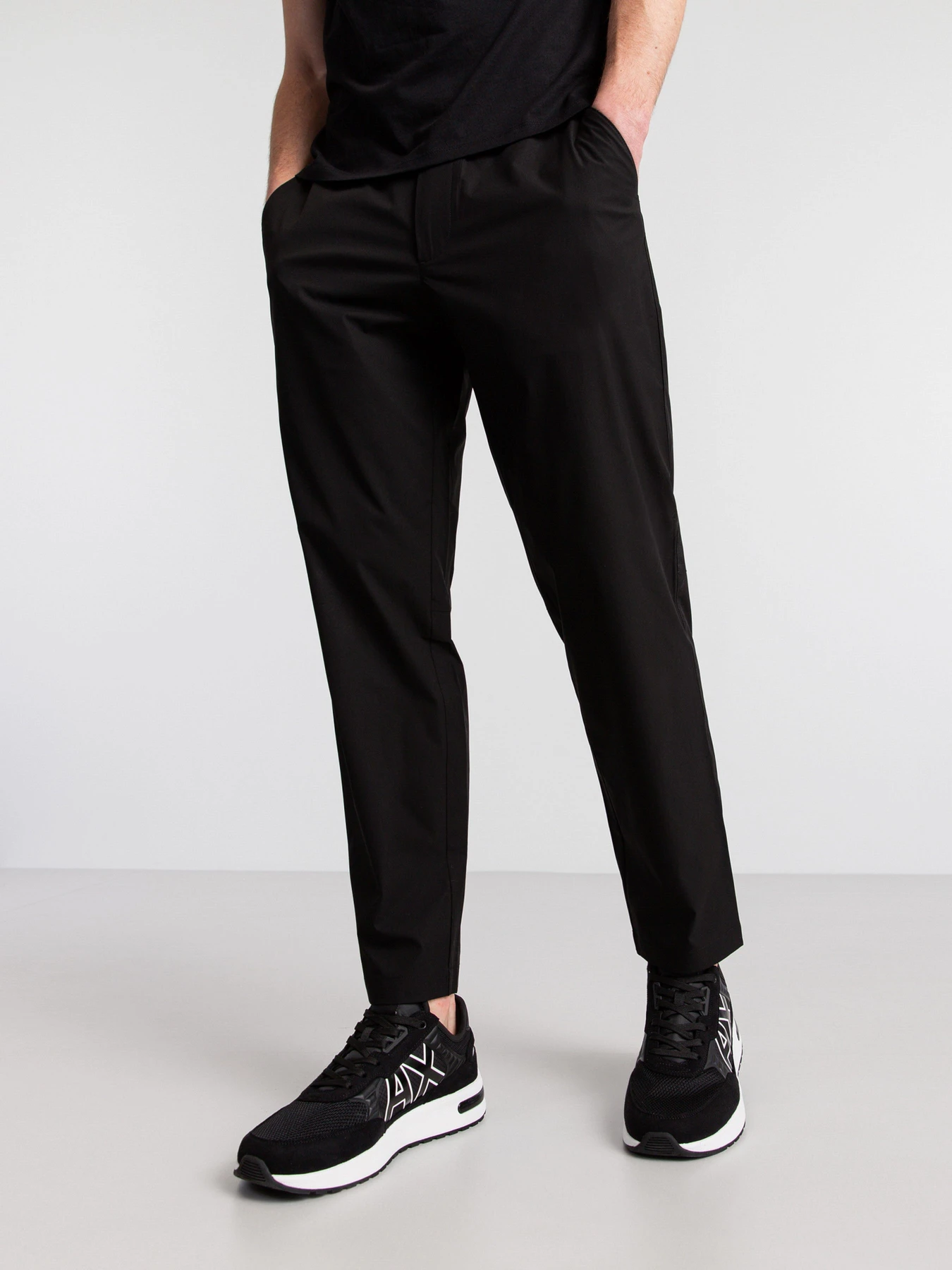 Кроссовки Armani Exchange модель XUX090-XV276-00002 Кроссовки Armani Exchange модель XUX090-XV276-00002 Фото