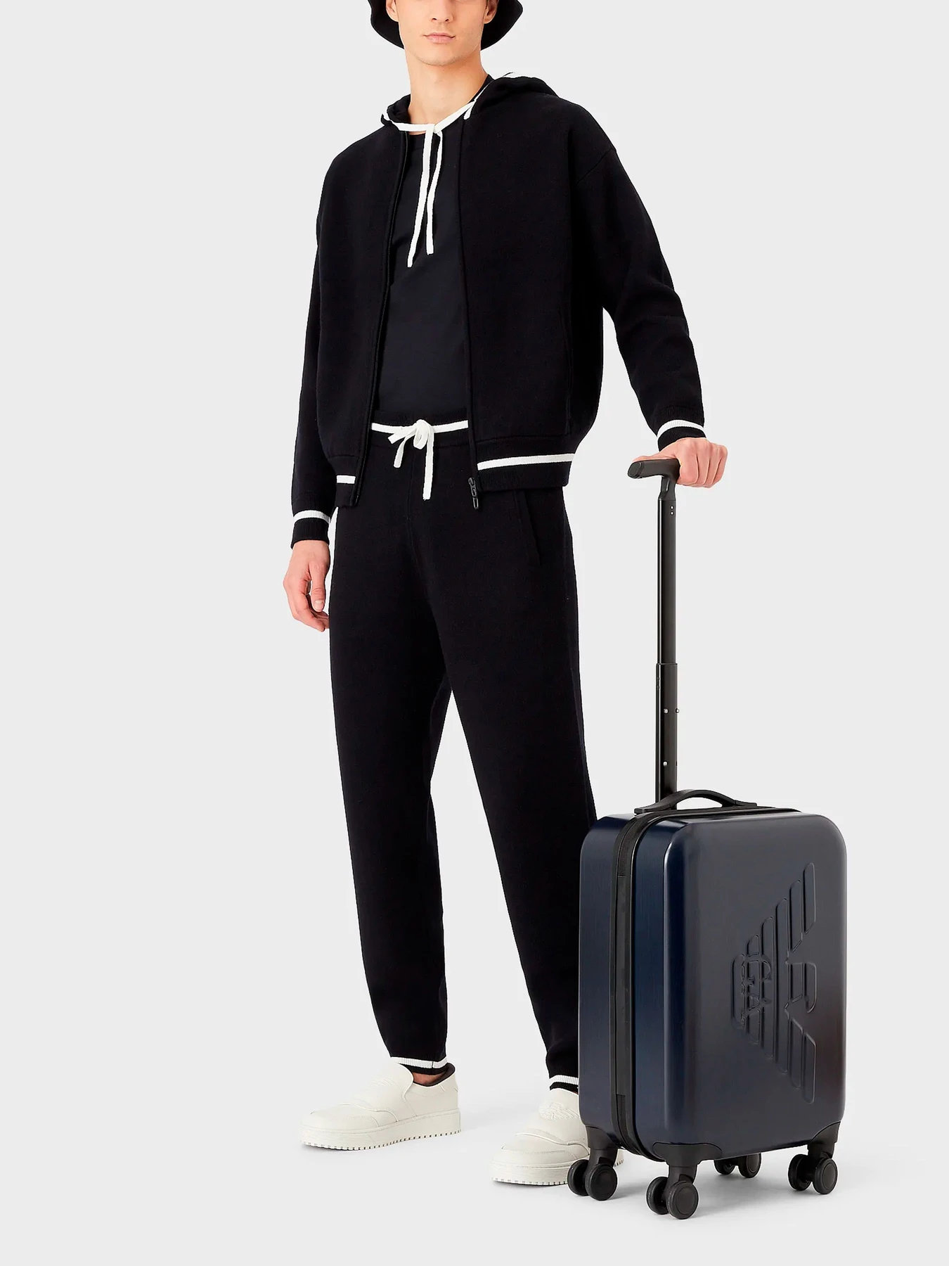 Брюки Emporio Armani модель 6L1PXJ-1MJRZ-0920 Брюки Emporio Armani модель 6L1PXJ-1MJRZ-0920 Фото