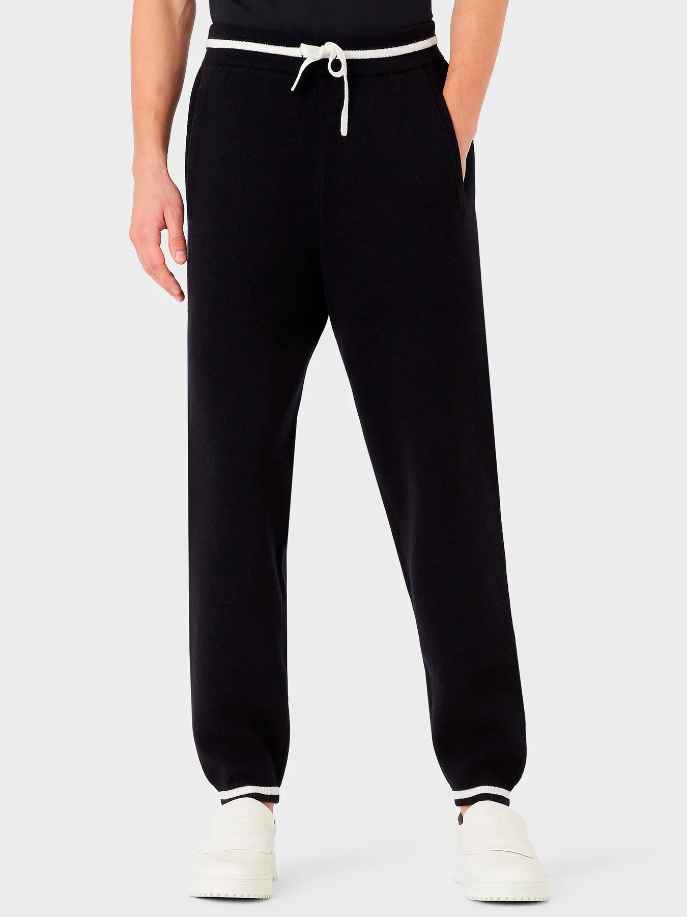 Брюки Emporio Armani модель 6L1PXJ-1MJRZ-0920 Брюки Emporio Armani модель 6L1PXJ-1MJRZ-0920 Фото