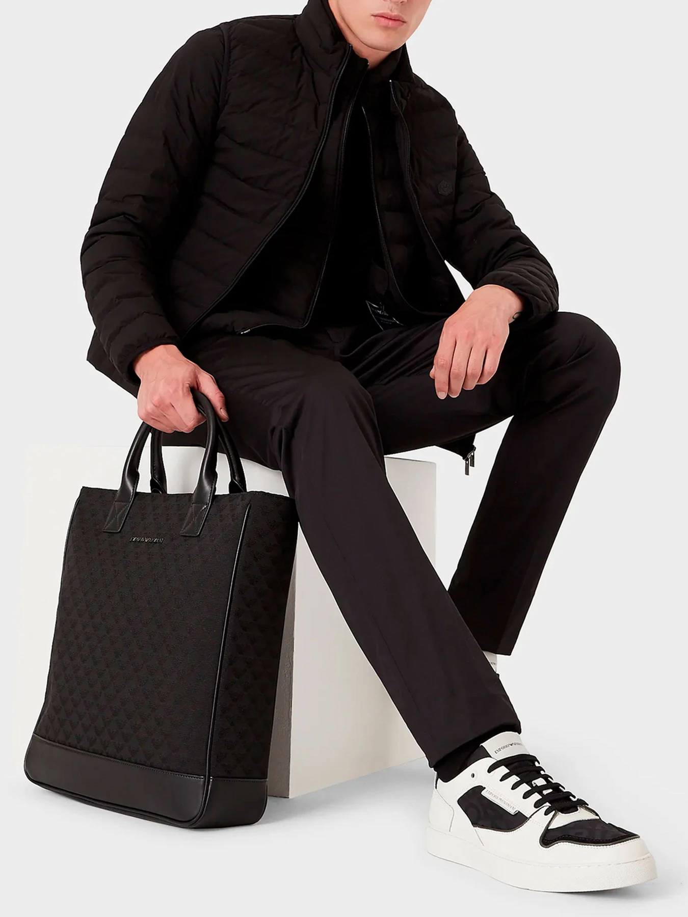 Куртки и дубленки Emporio Armani модель 8N1BQ1-1NLRZ-0999 Куртки и дубленки Emporio Armani модель 8N1BQ1-1NLRZ-0999 Фото
