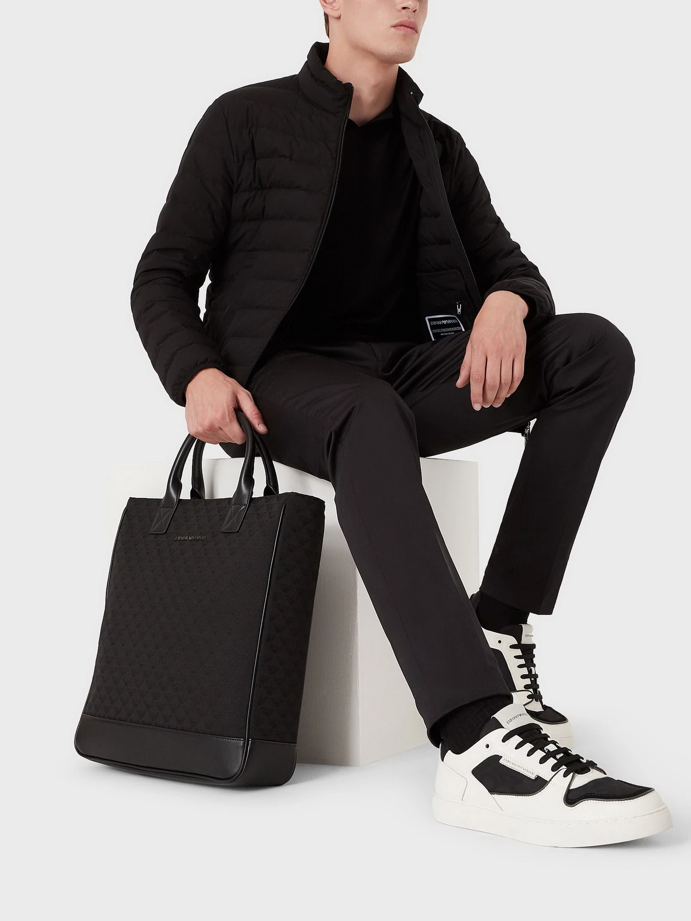 Куртки и дубленки Emporio Armani модель 8N1BQ2-1NLRZ-0999 Фото