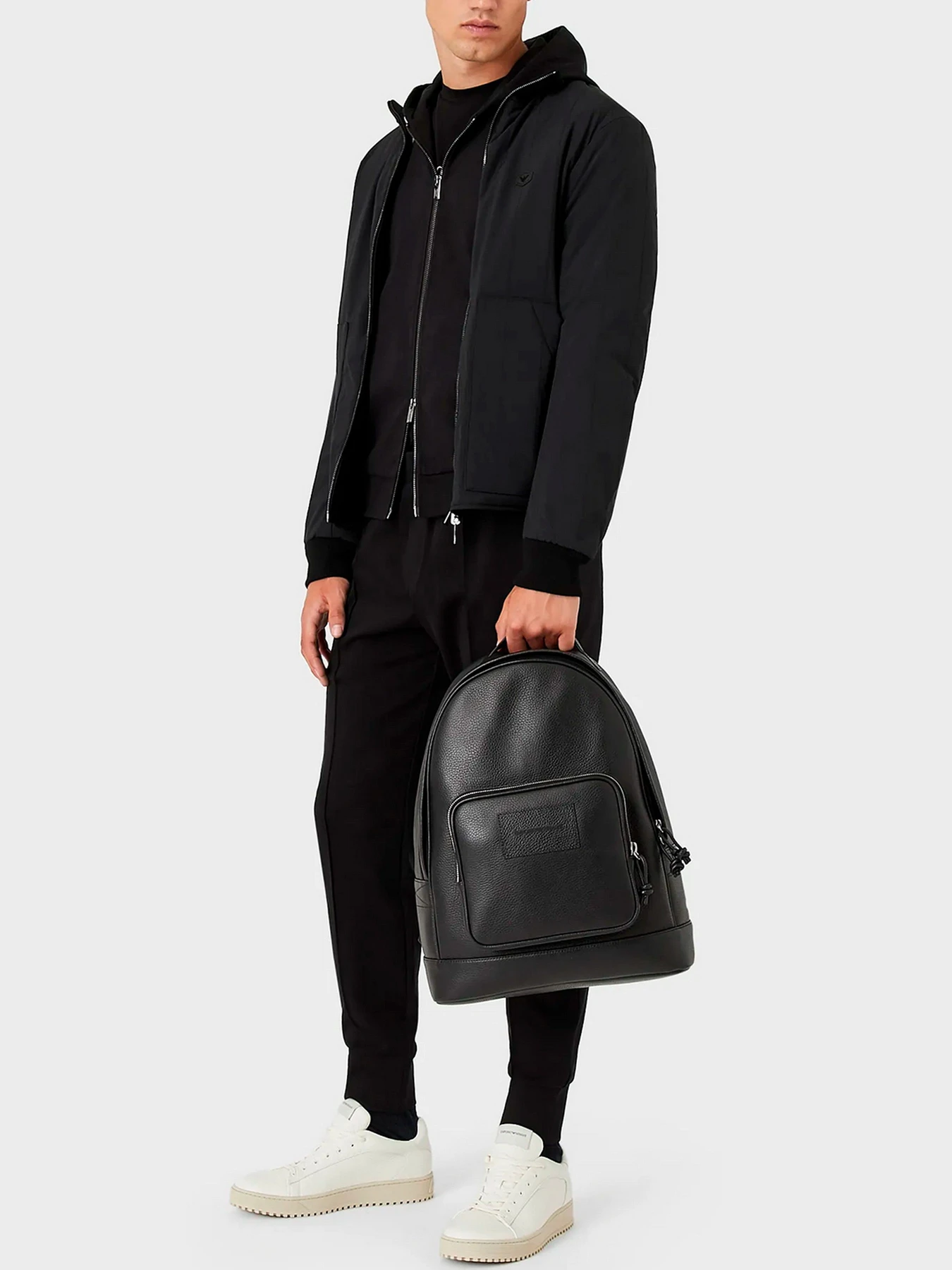 Брюки Emporio Armani модель 8N1P72-1JBTZ-0999 Брюки Emporio Armani модель 8N1P72-1JBTZ-0999 Фото