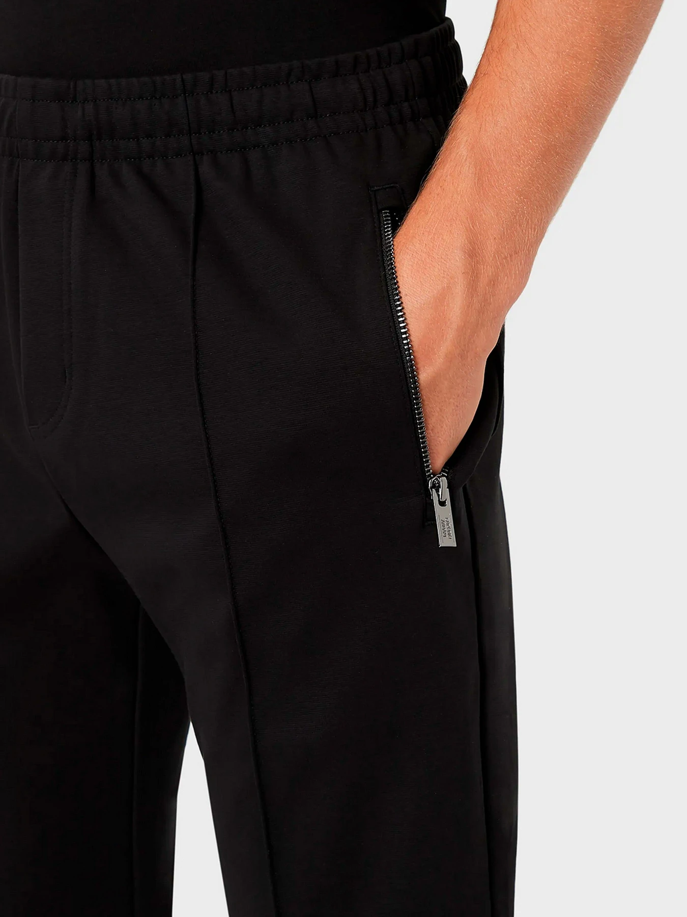 Брюки Emporio Armani модель 8N1P72-1JBTZ-0999 Брюки Emporio Armani модель 8N1P72-1JBTZ-0999 Фото