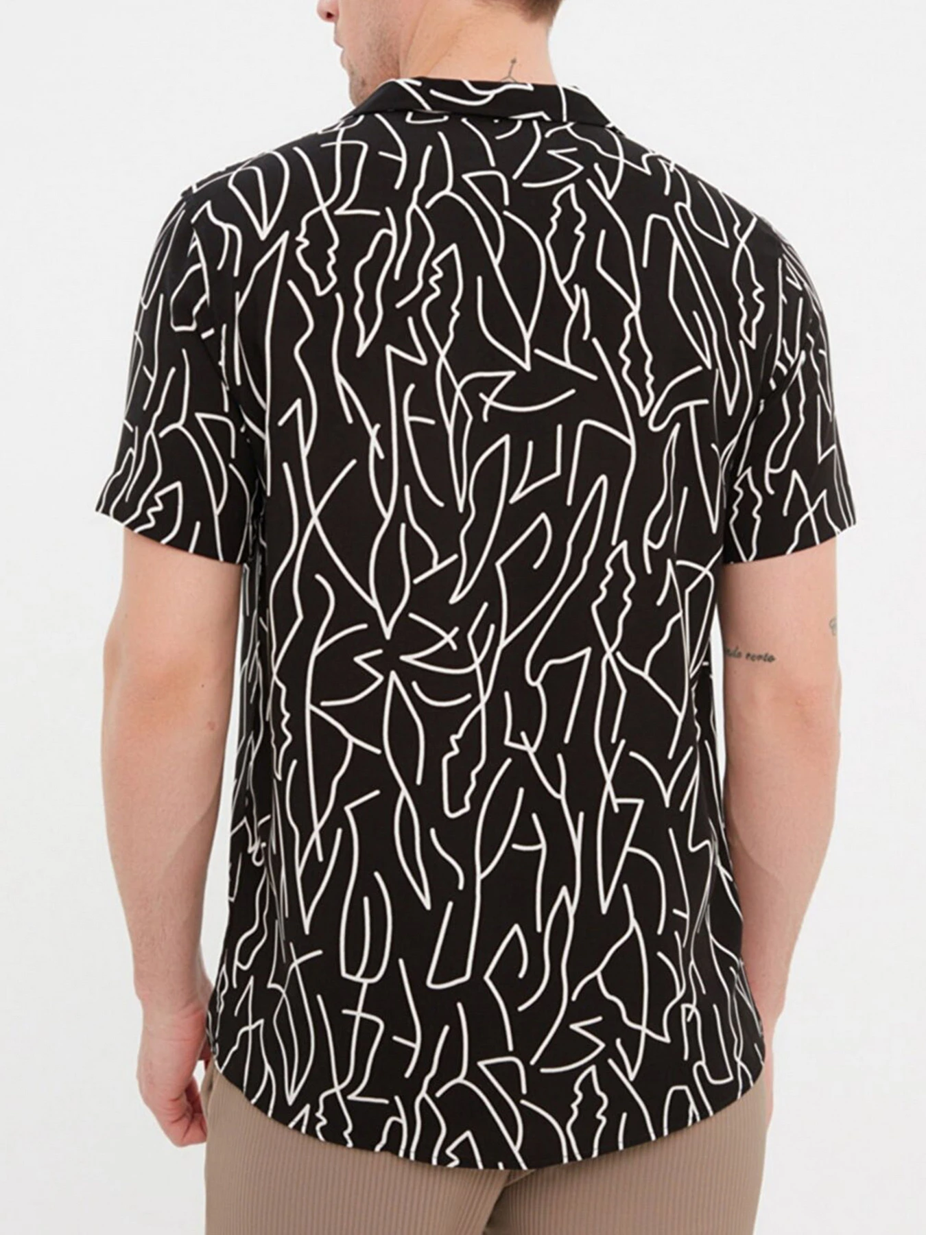 Рубашки Trendyol модель TMNSS20GO0577/Siyah Рубашки Trendyol модель TMNSS20GO0577/Siyah Фото