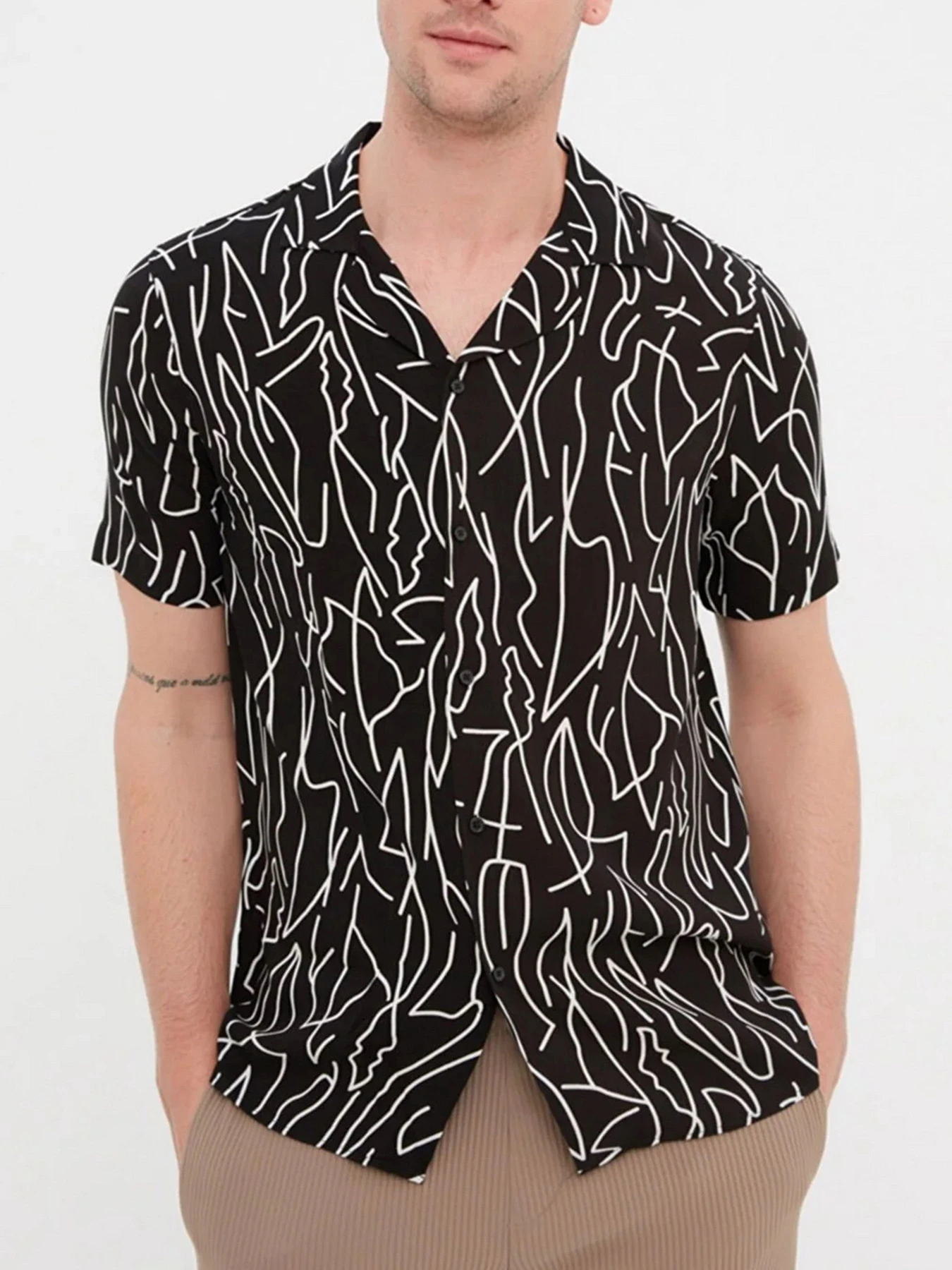 Рубашки Trendyol модель TMNSS20GO0577/Siyah Рубашки Trendyol модель TMNSS20GO0577/Siyah Фото