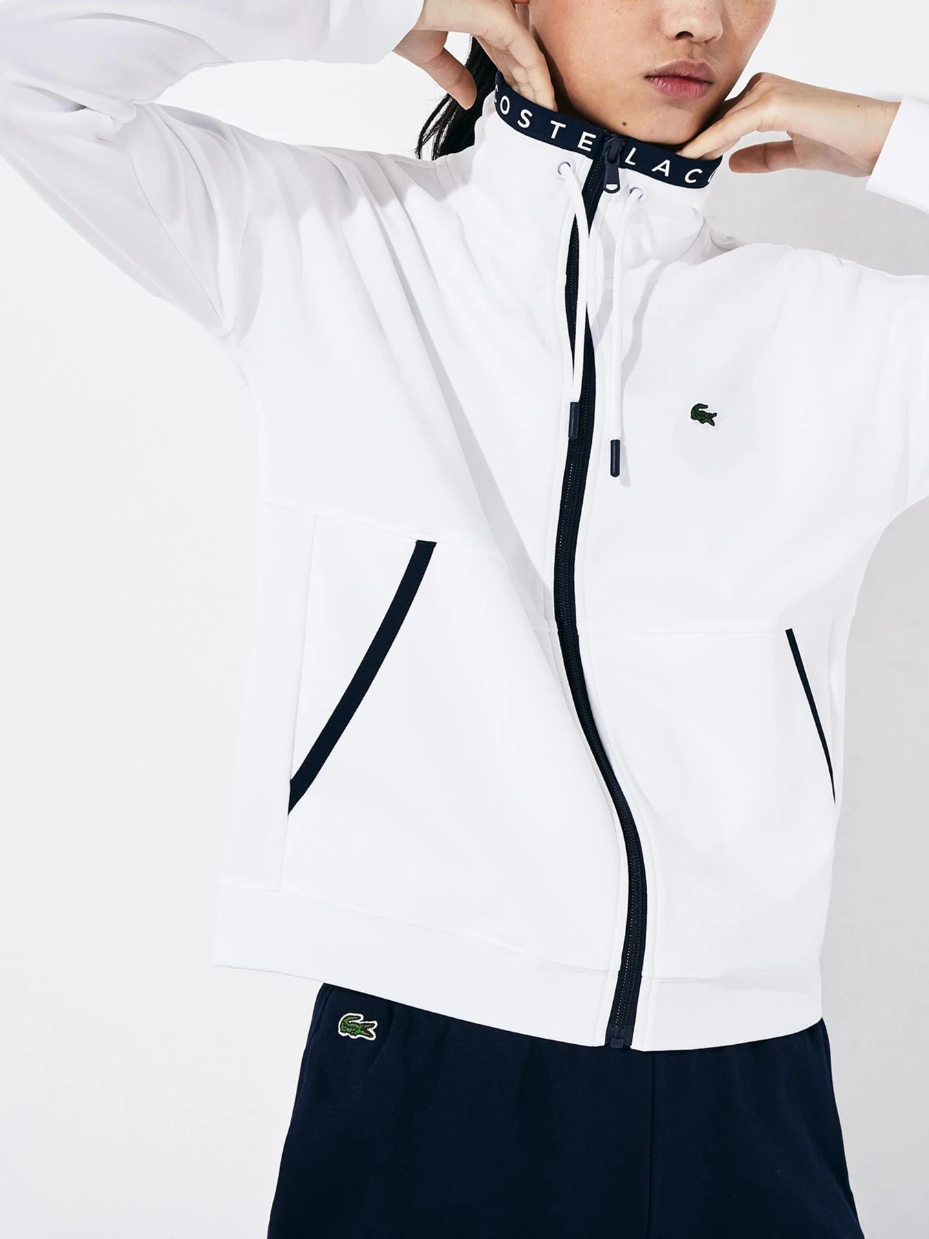 Худи и свитшоты Lacoste модель SF5207.XZF Худи и свитшоты Lacoste модель SF5207.XZF Фото