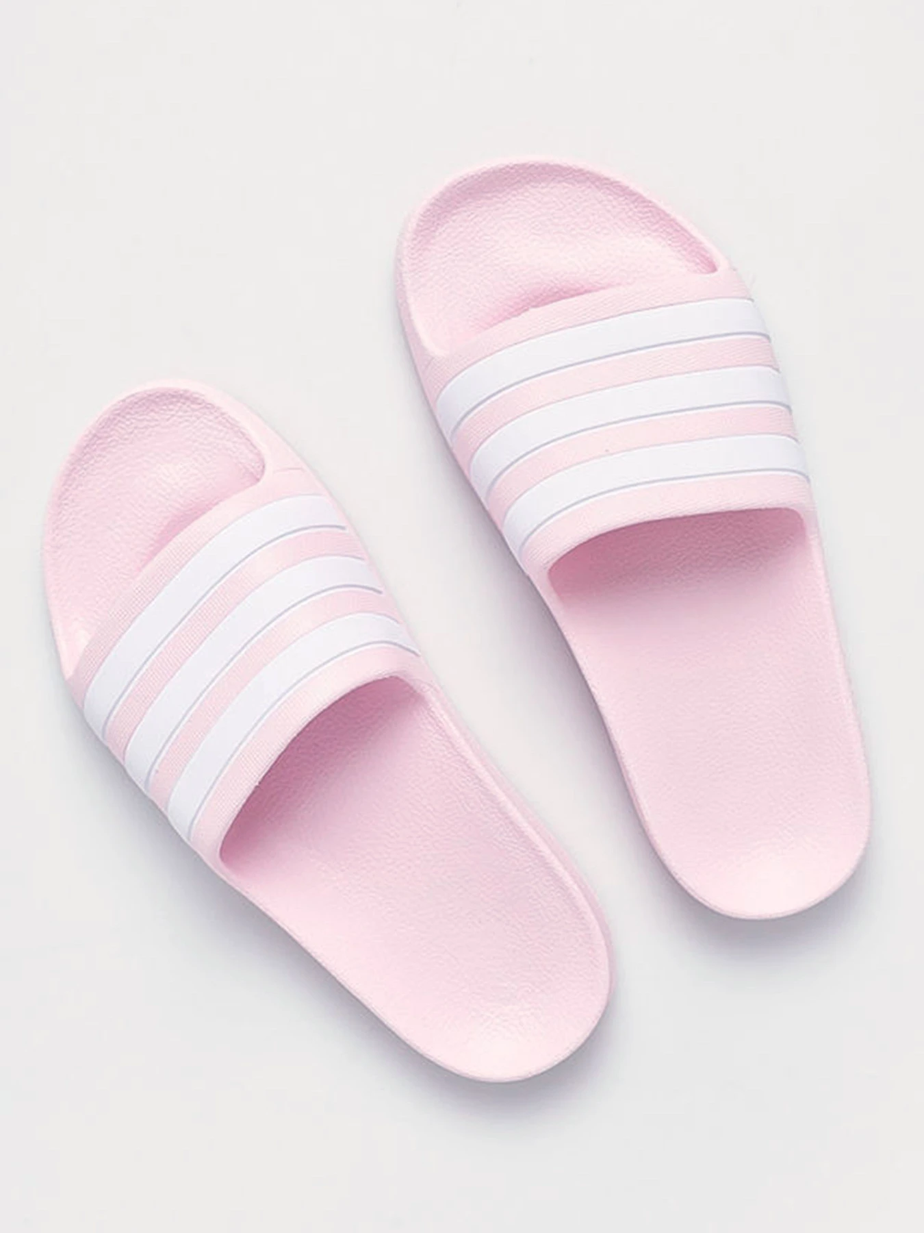 Шлёпанцы Adidas модель FY8072 Шлёпанцы Adidas модель FY8072 Фото