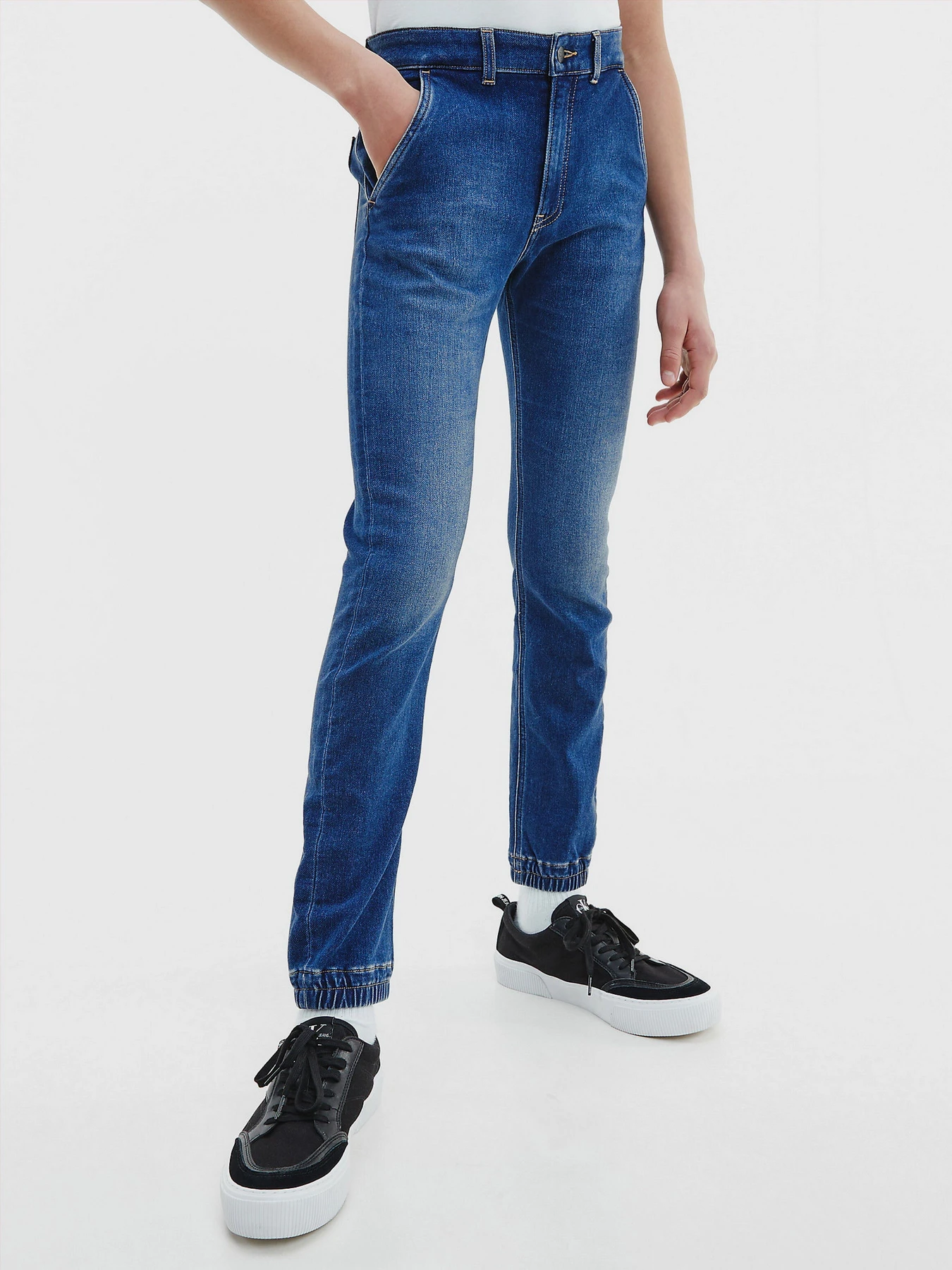 Джинсы Calvin Klein модель IB0IB00738-1A4 Джинсы Calvin Klein модель IB0IB00738-1A4 Фото