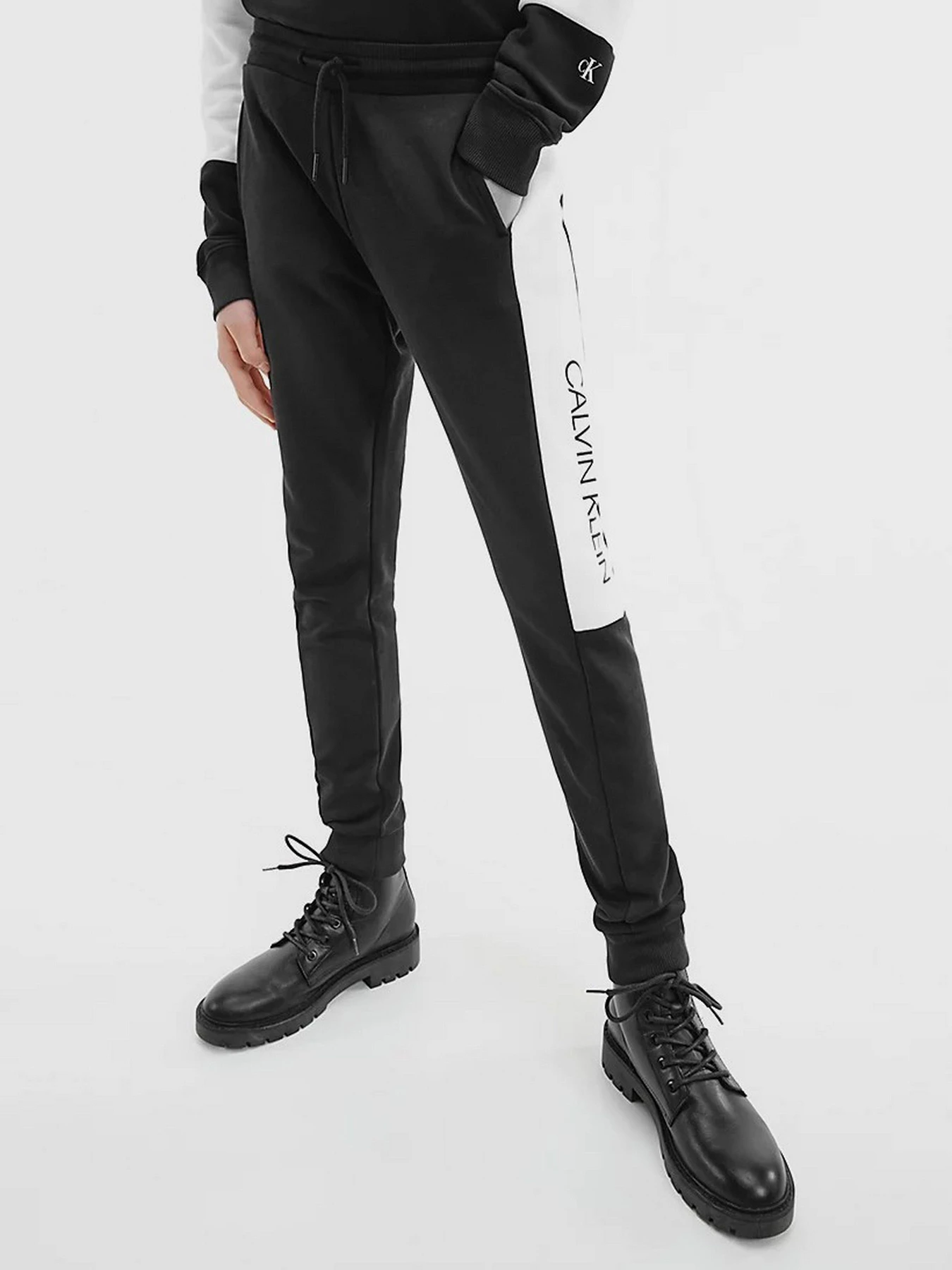 Костюмы Calvin Klein модель IB0IB00952-BEH Костюмы Calvin Klein модель IB0IB00952-BEH Фото