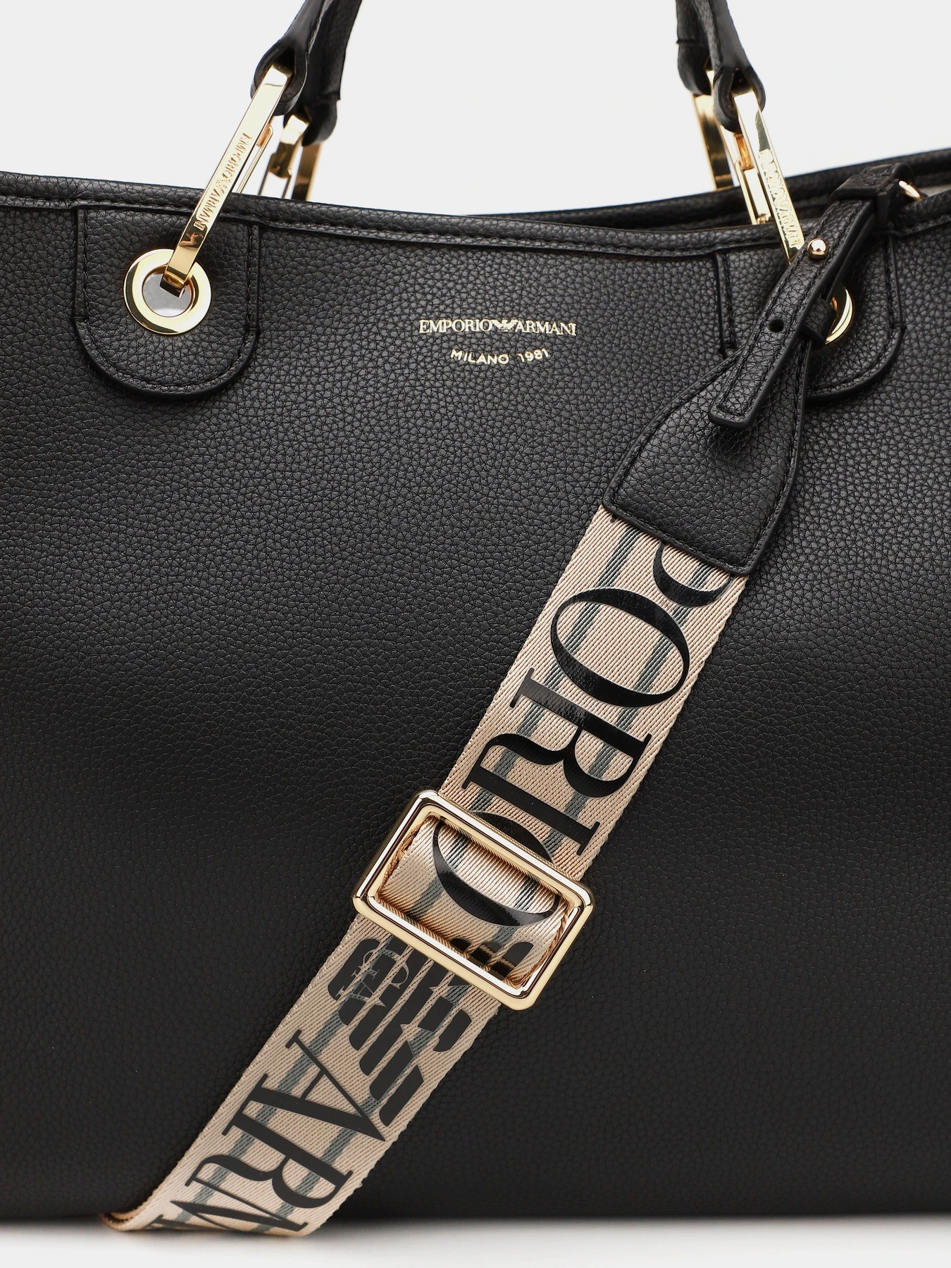 Сумки Emporio Armani модель Y3D165-YFO5B-85218 Фото