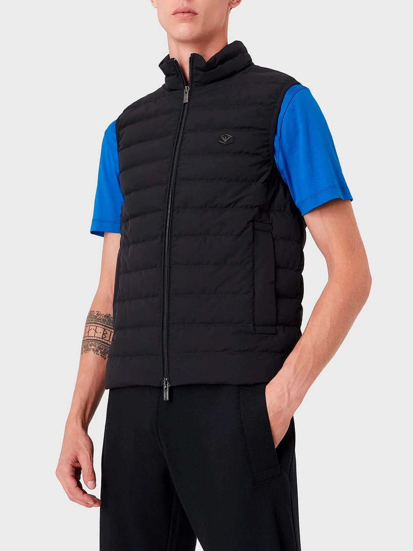 Утепленный жилет Emporio Armani модель 8N1BQ1-1NLRZ-0948 Утепленный жилет Emporio Armani модель 8N1BQ1-1NLRZ-0948 Фото