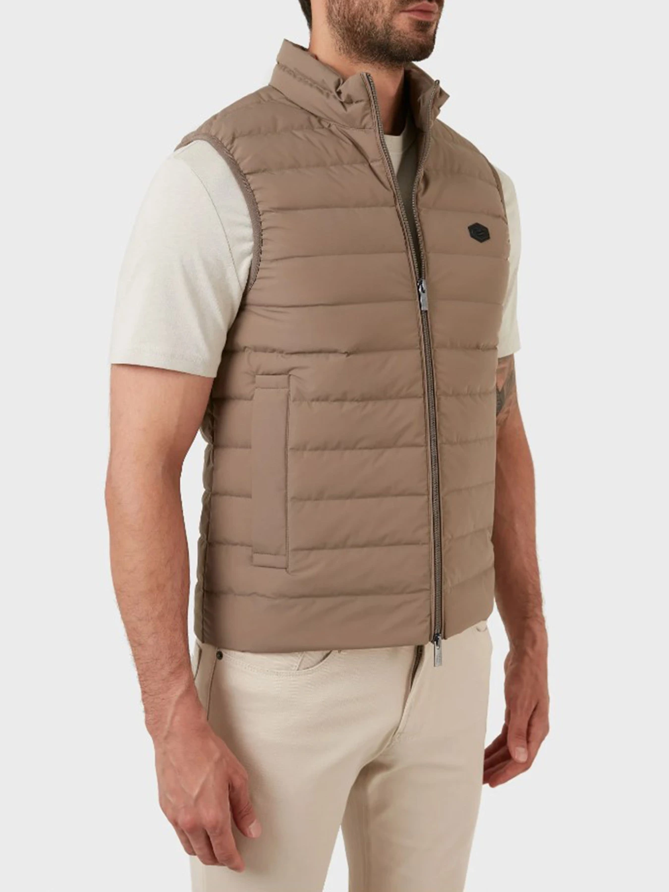 Утепленный жилет Emporio Armani модель 8N1BQ1-1NLRZ-0431 Утепленный жилет Emporio Armani модель 8N1BQ1-1NLRZ-0431 Фото