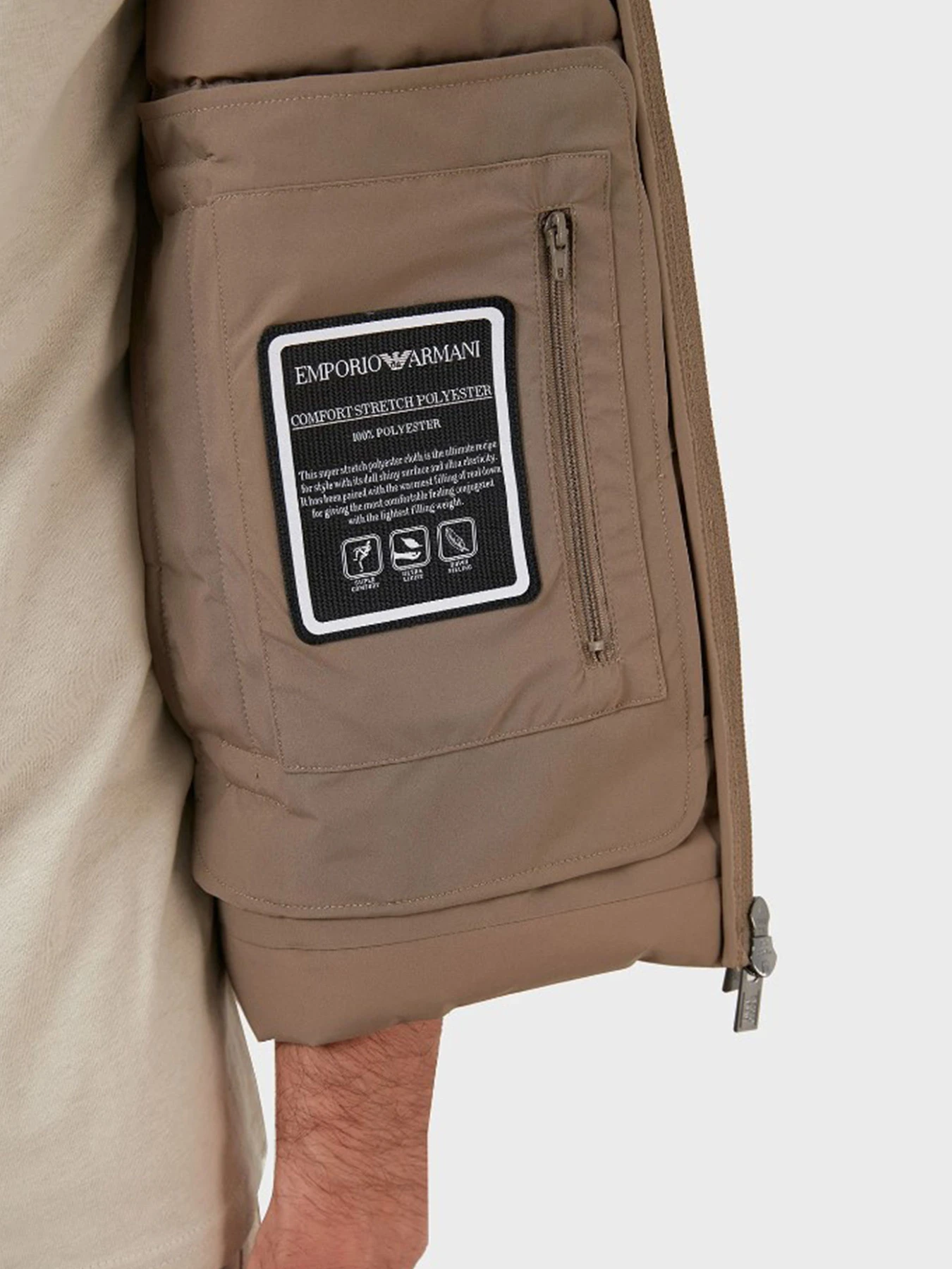 Утепленный жилет Emporio Armani модель 8N1BQ1-1NLRZ-0431 Утепленный жилет Emporio Armani модель 8N1BQ1-1NLRZ-0431 Фото