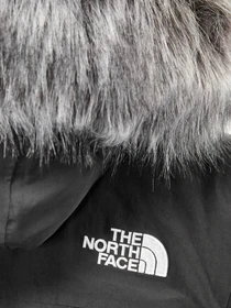 Куртки и дубленки The North Face модель NF0A4R2VJK31 Фото
