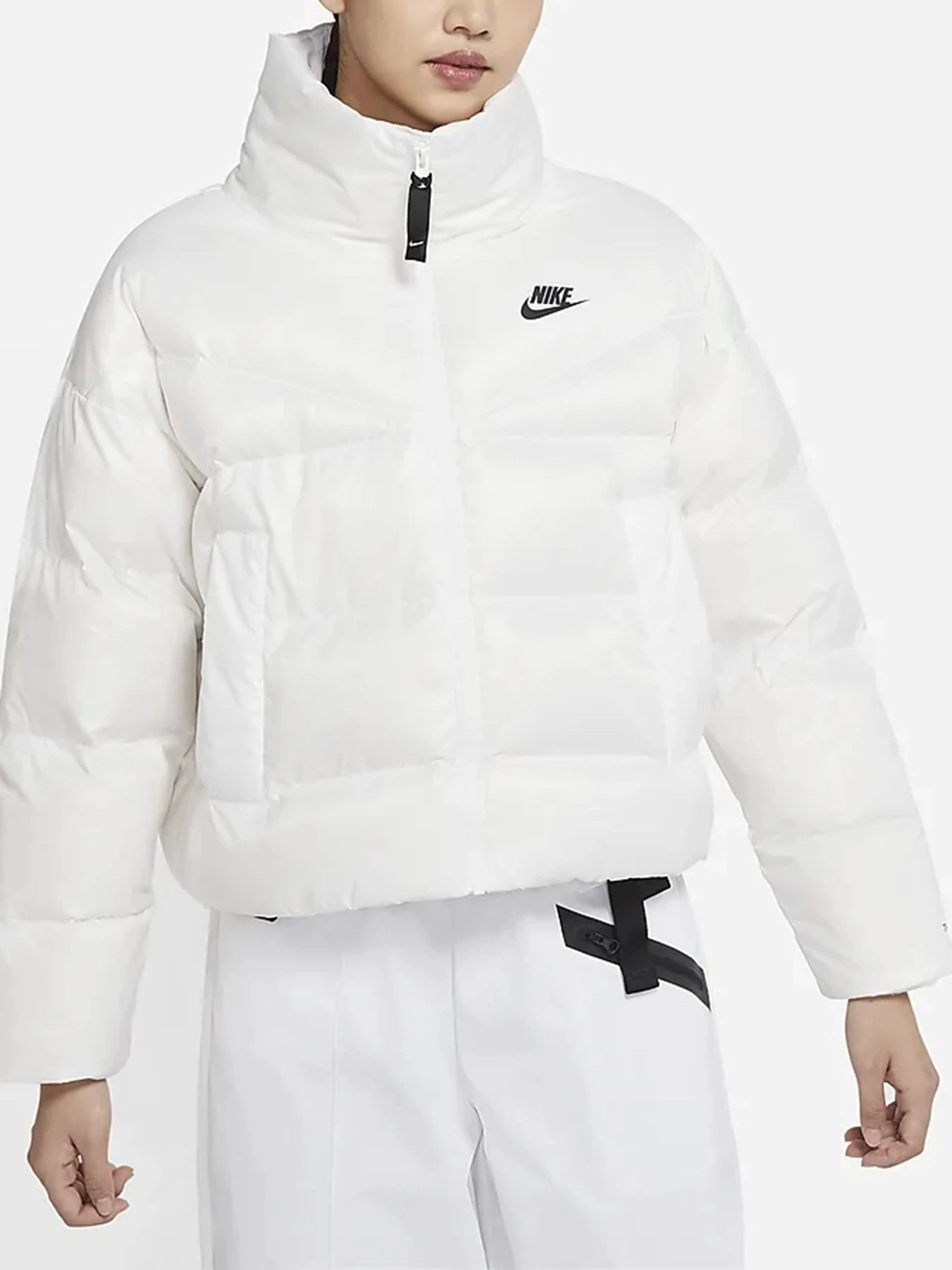 Куртки и дубленки NIKE модель DH4079-100 Куртки и дубленки NIKE модель DH4079-100 Фото