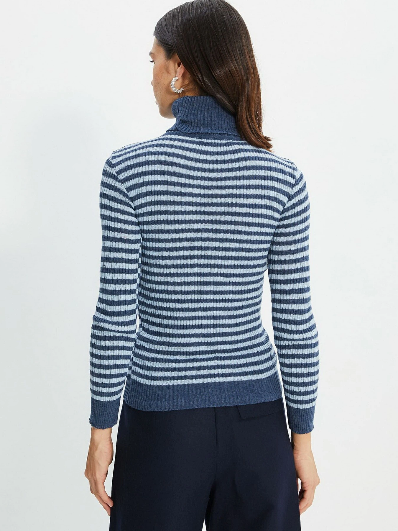 Худи и свитшоты Trendyol модель TWOAW22KZ1979/Indigo Худи и свитшоты Trendyol модель TWOAW22KZ1979/Indigo Фото
