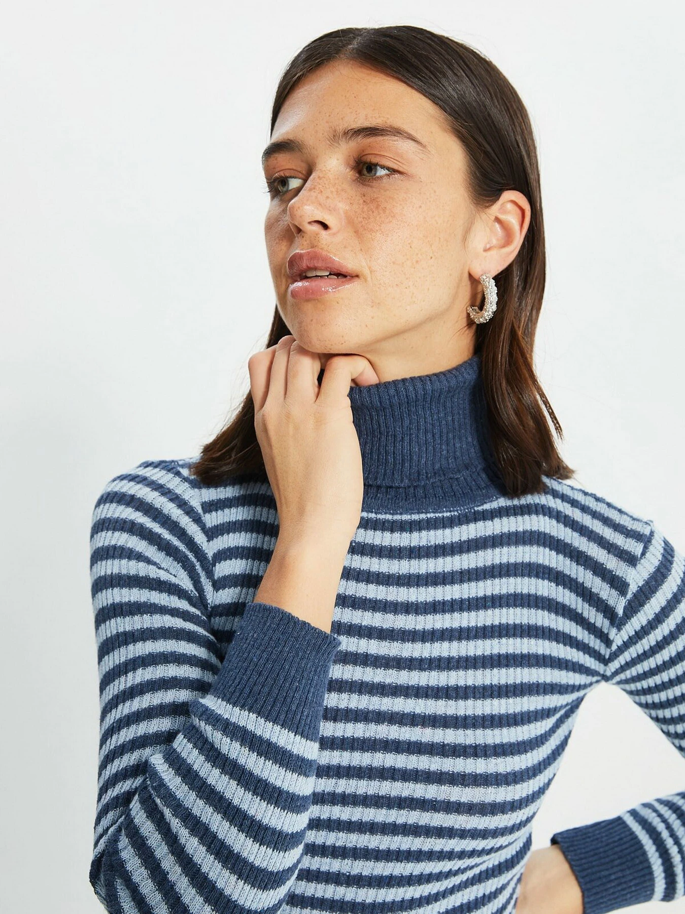 Худи и свитшоты Trendyol модель TWOAW22KZ1979/Indigo Худи и свитшоты Trendyol модель TWOAW22KZ1979/Indigo Фото