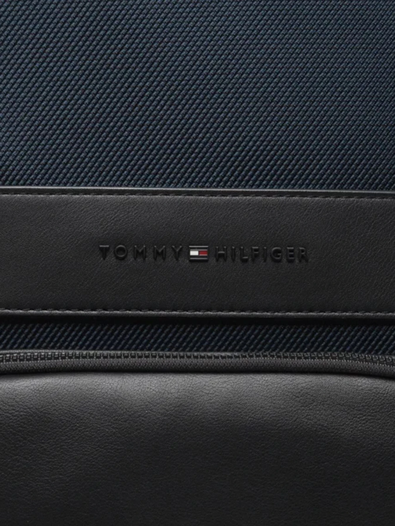 Рюкзаки Tommy Hilfiger модель AM0AM10271-DW6 Рюкзаки Tommy Hilfiger модель AM0AM10271-DW6 Фото