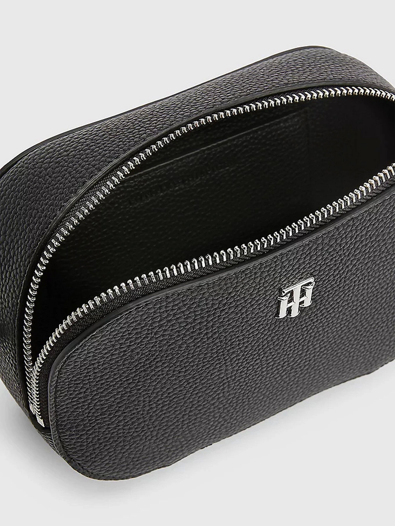 Сумки Tommy Hilfiger модель AW0AW13151-BDS Сумки Tommy Hilfiger модель AW0AW13151-BDS Фото