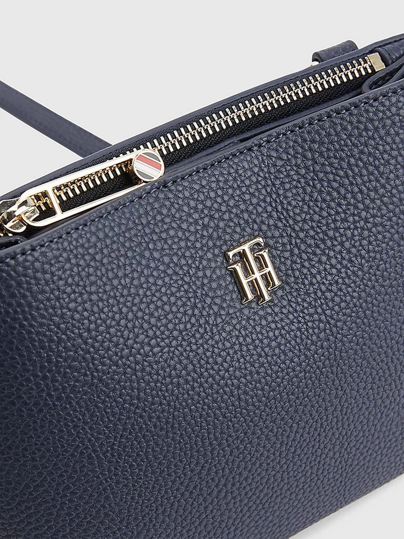 Сумки Tommy Hilfiger модель AW0AW13414-DW6 Сумки Tommy Hilfiger модель AW0AW13414-DW6 Фото