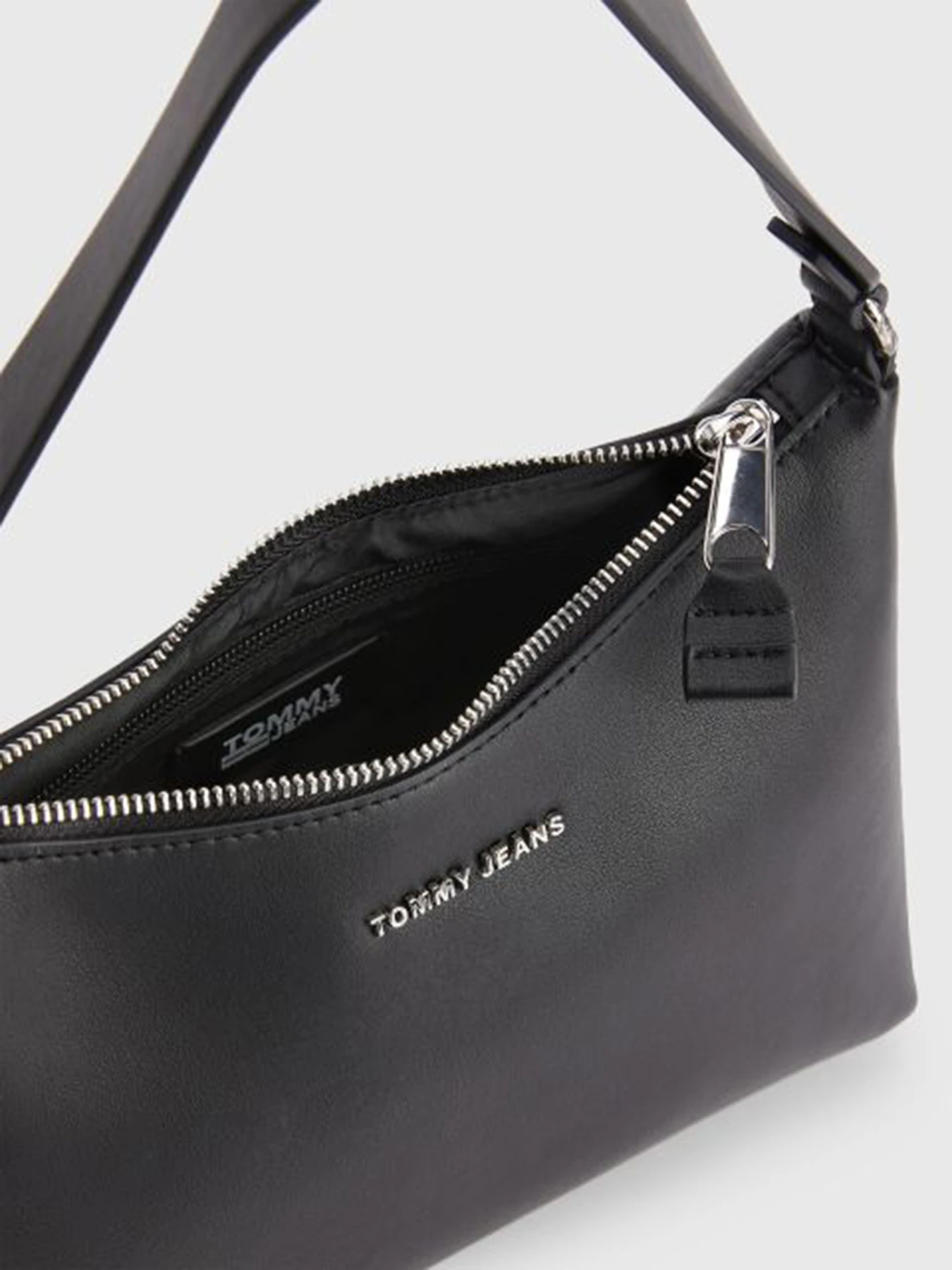 Сумки Tommy Hilfiger модель AW0AW12549-0GJ Сумки Tommy Hilfiger модель AW0AW12549-0GJ Фото