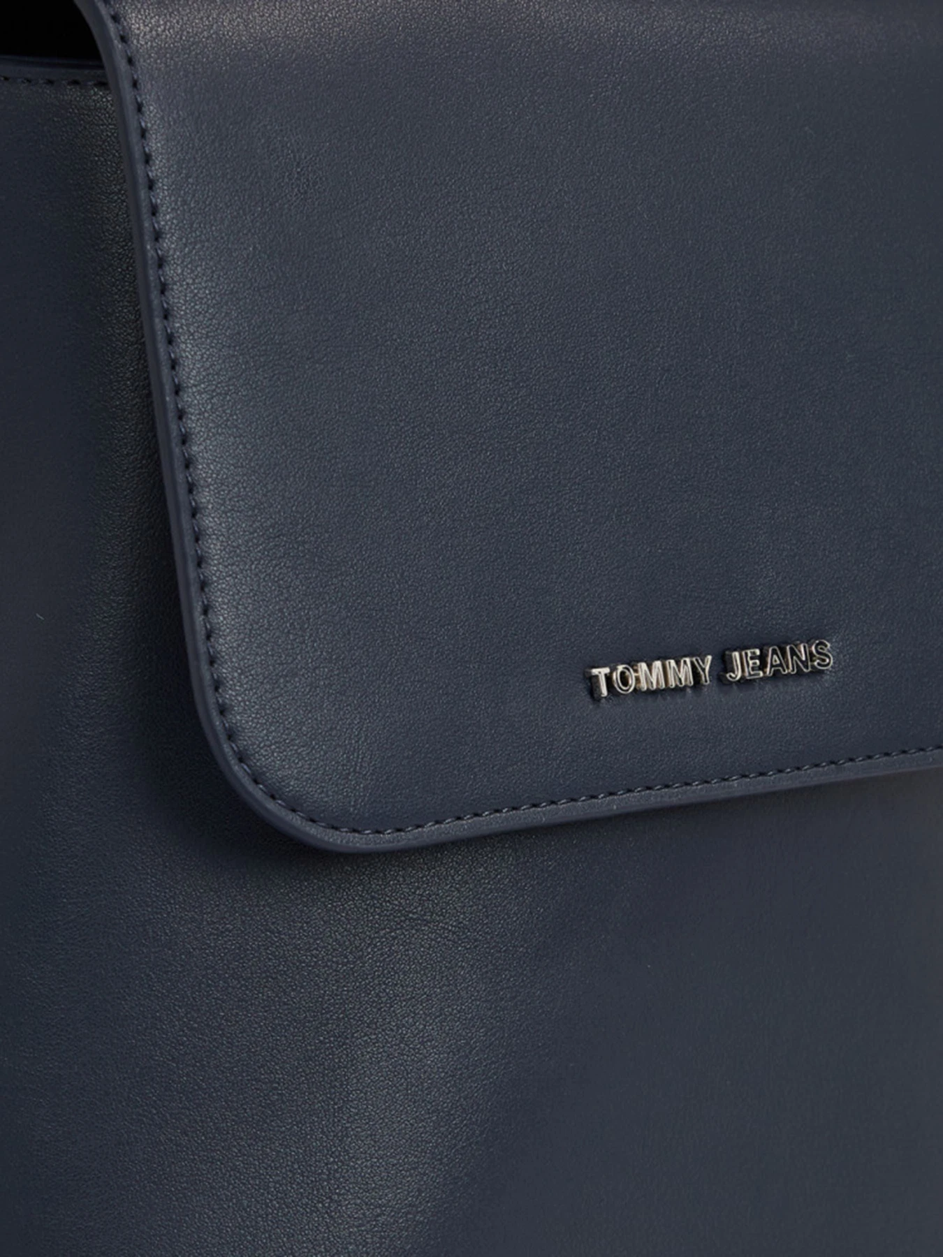 Рюкзаки Tommy Hilfiger модель AW0AW12543-C87 Рюкзаки Tommy Hilfiger модель AW0AW12543-C87 Фото