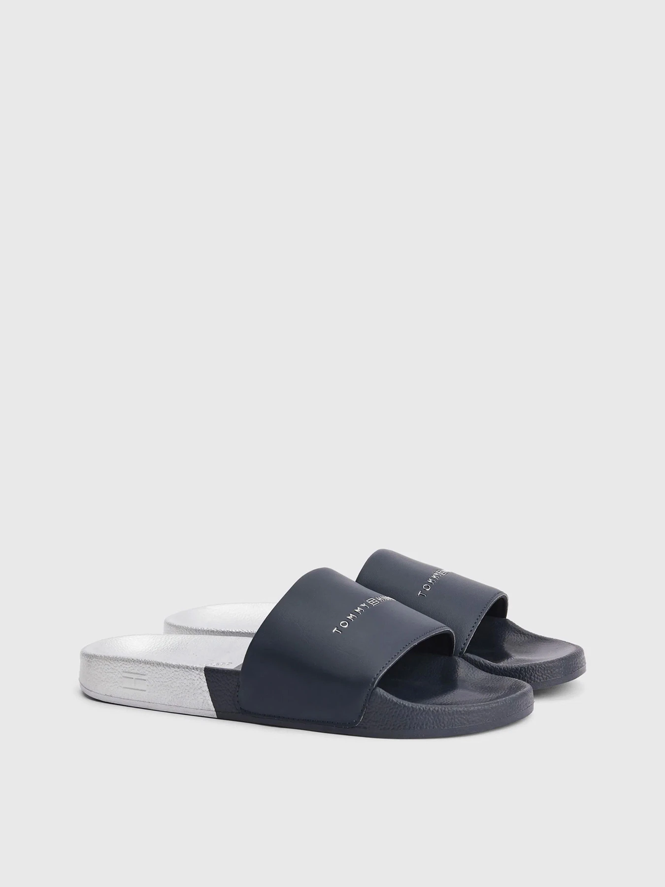 Шлёпанцы Tommy Hilfiger модель FW0FW06334-DW5 Шлёпанцы Tommy Hilfiger модель FW0FW06334-DW5 Фото