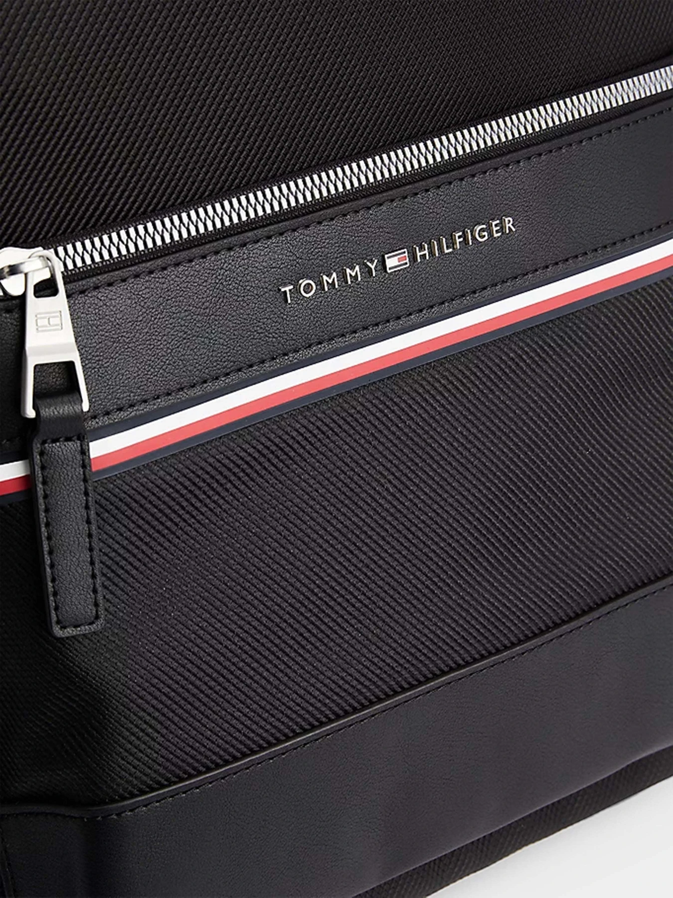 Рюкзаки Tommy Hilfiger модель AM0AM09262-BDS Рюкзаки Tommy Hilfiger модель AM0AM09262-BDS Фото